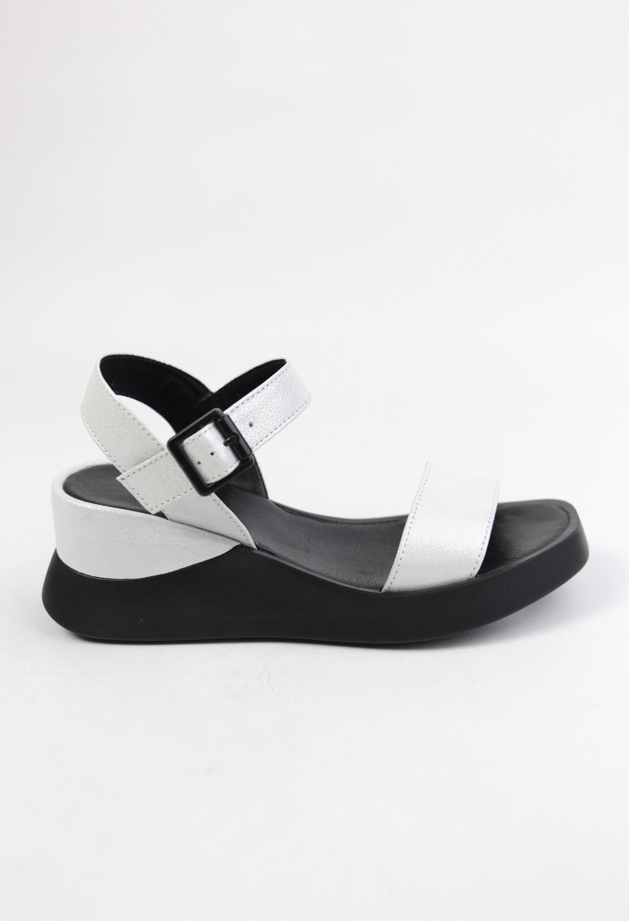 картинка Босоножки кожаные Benito от магазина Pratik