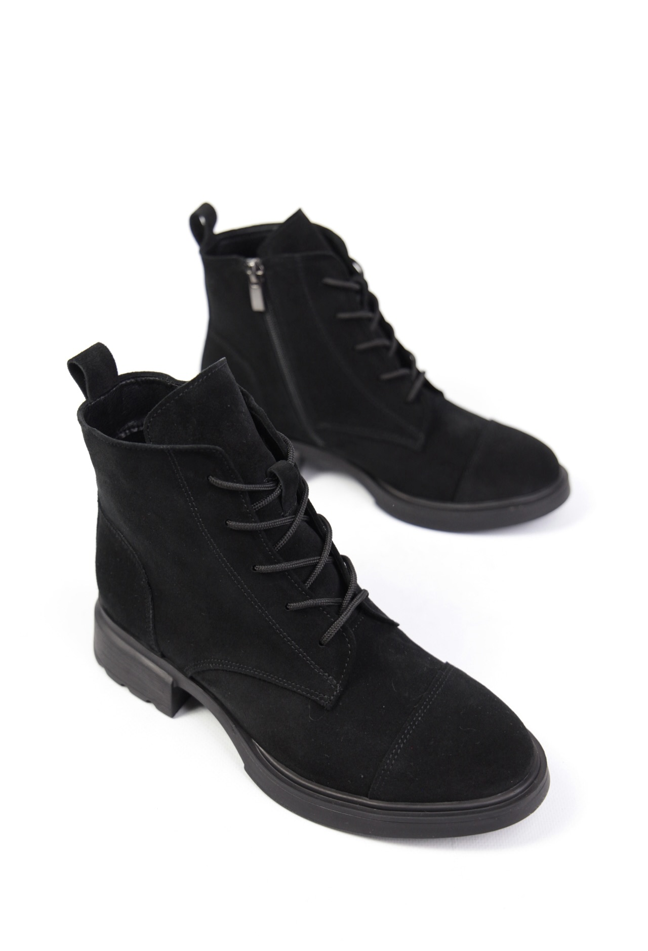 картинка Ботинки замшевые Benito от магазина Pratik