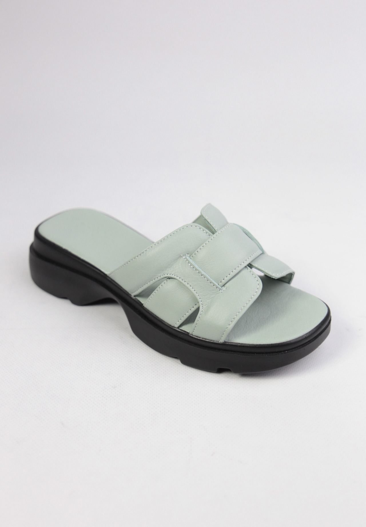 картинка Шлепанцы кожаные Benito от магазина Pratik