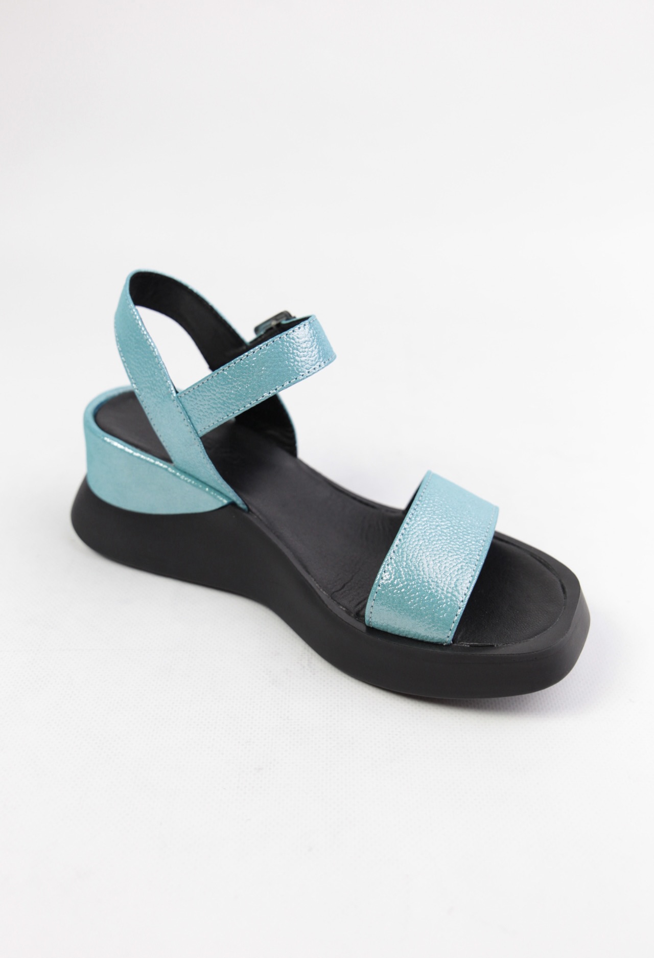 картинка Босоножки кожаные Benito от магазина Pratik