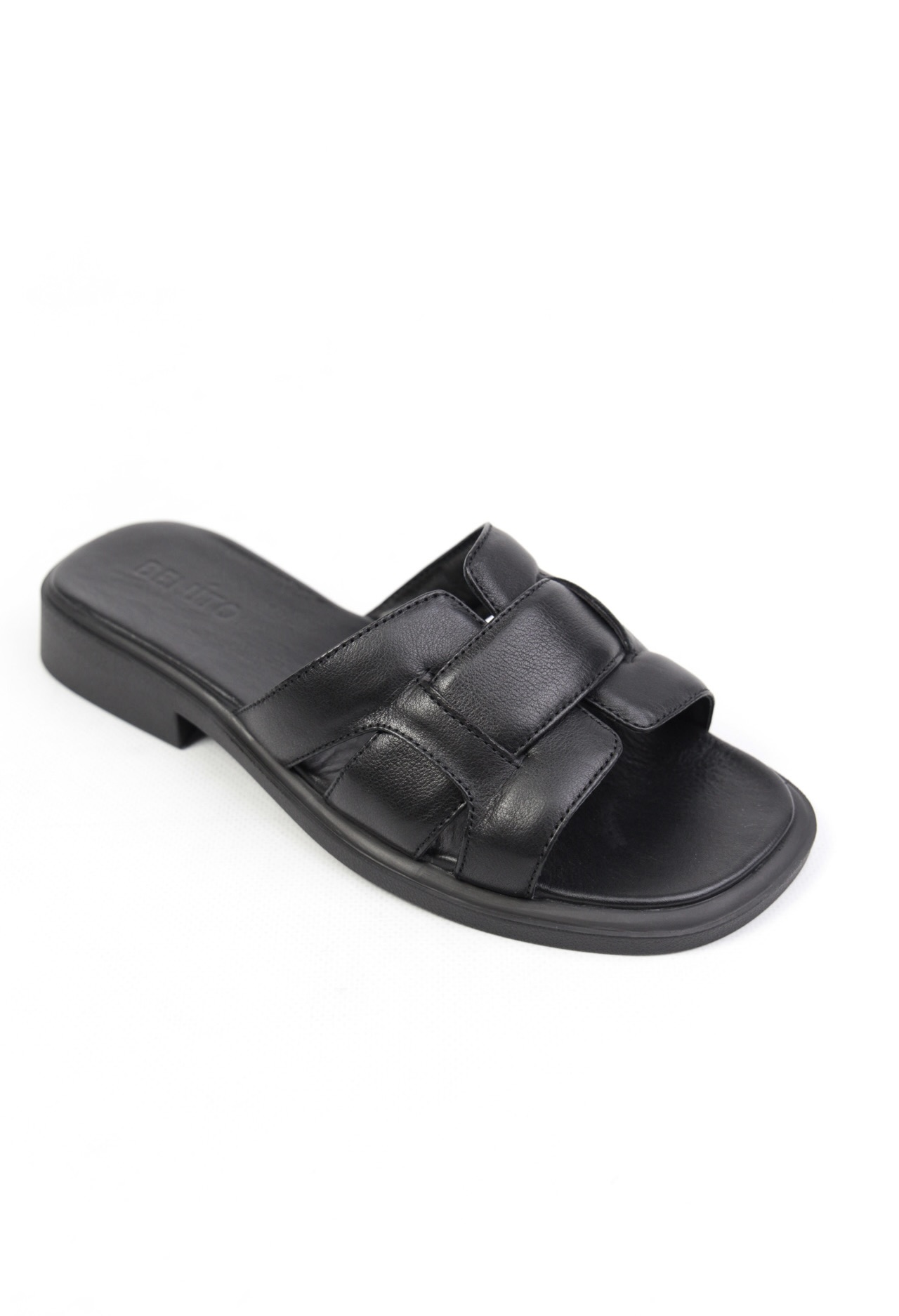 картинка Шлепанцы кожаные Benito от магазина Pratik