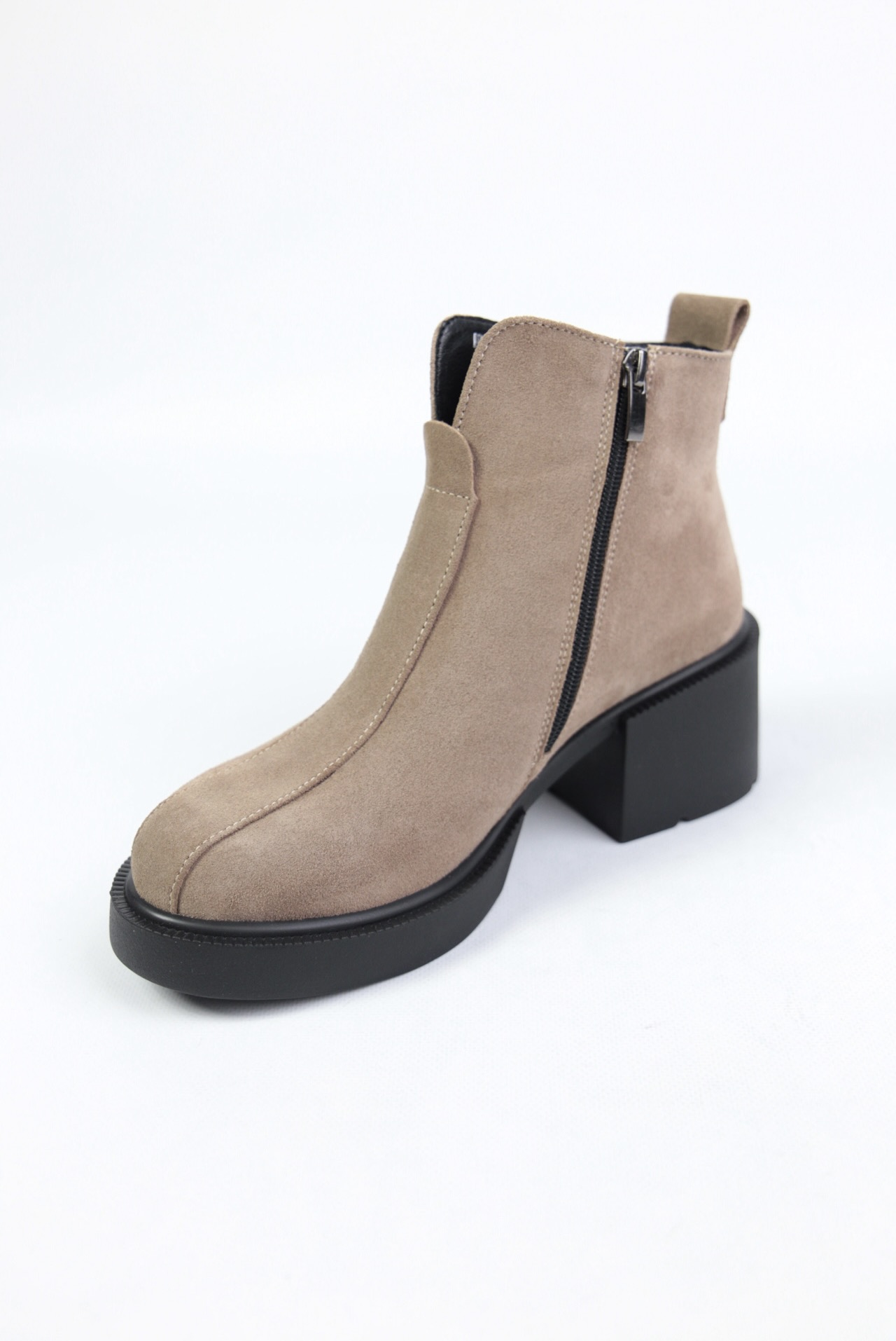 картинка Ботильоны замшевые Benito от магазина Pratik