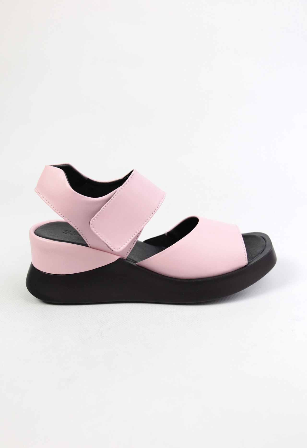 картинка Босоножки кожаные Benito от магазина Pratik