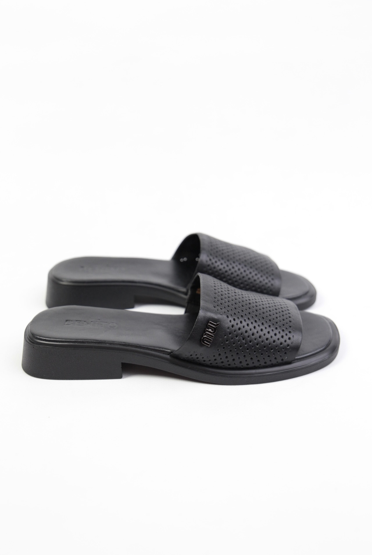 картинка Шлепанцы кожаные Benito от магазина Pratik