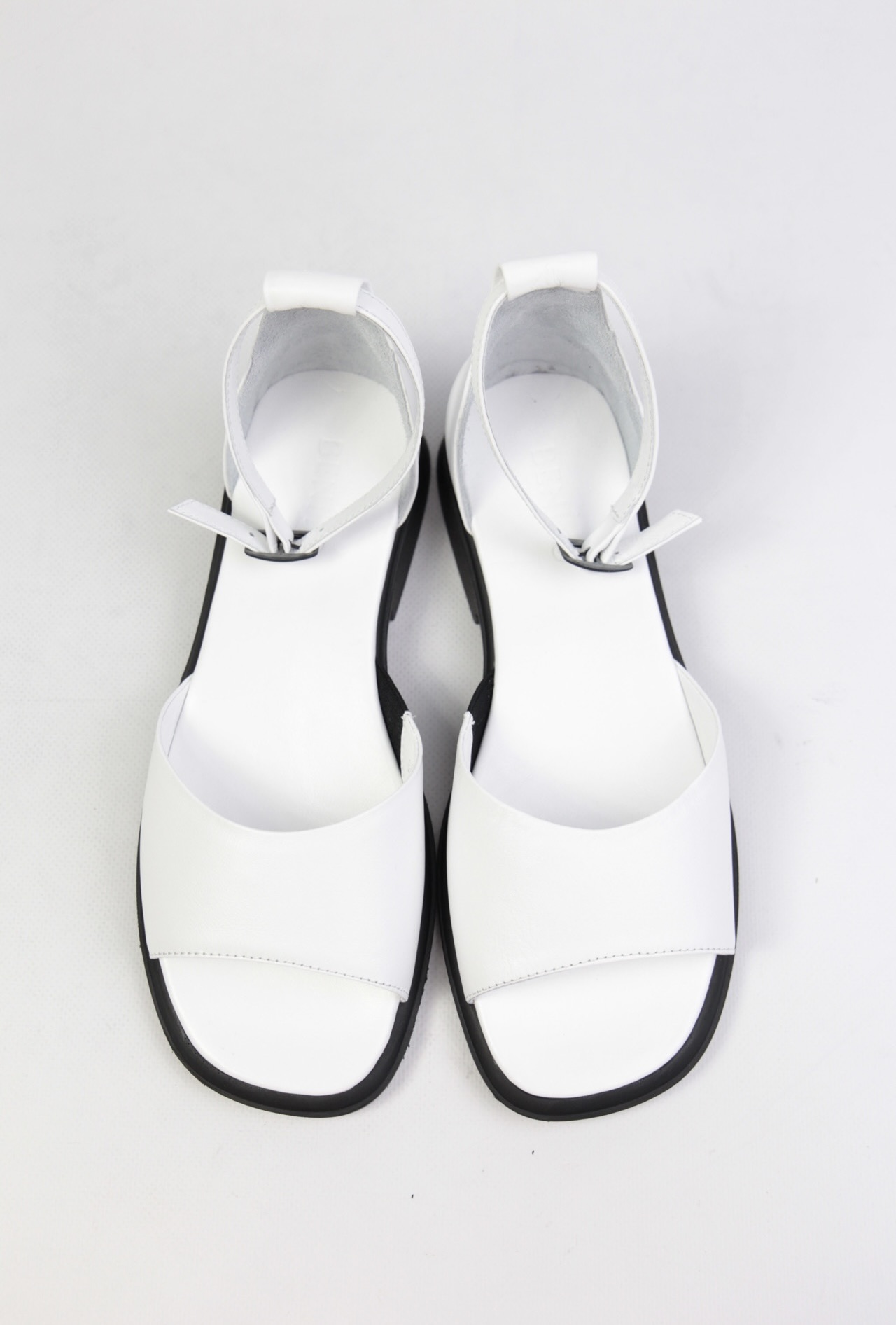 картинка Сандалии кожаные Benito от магазина Pratik