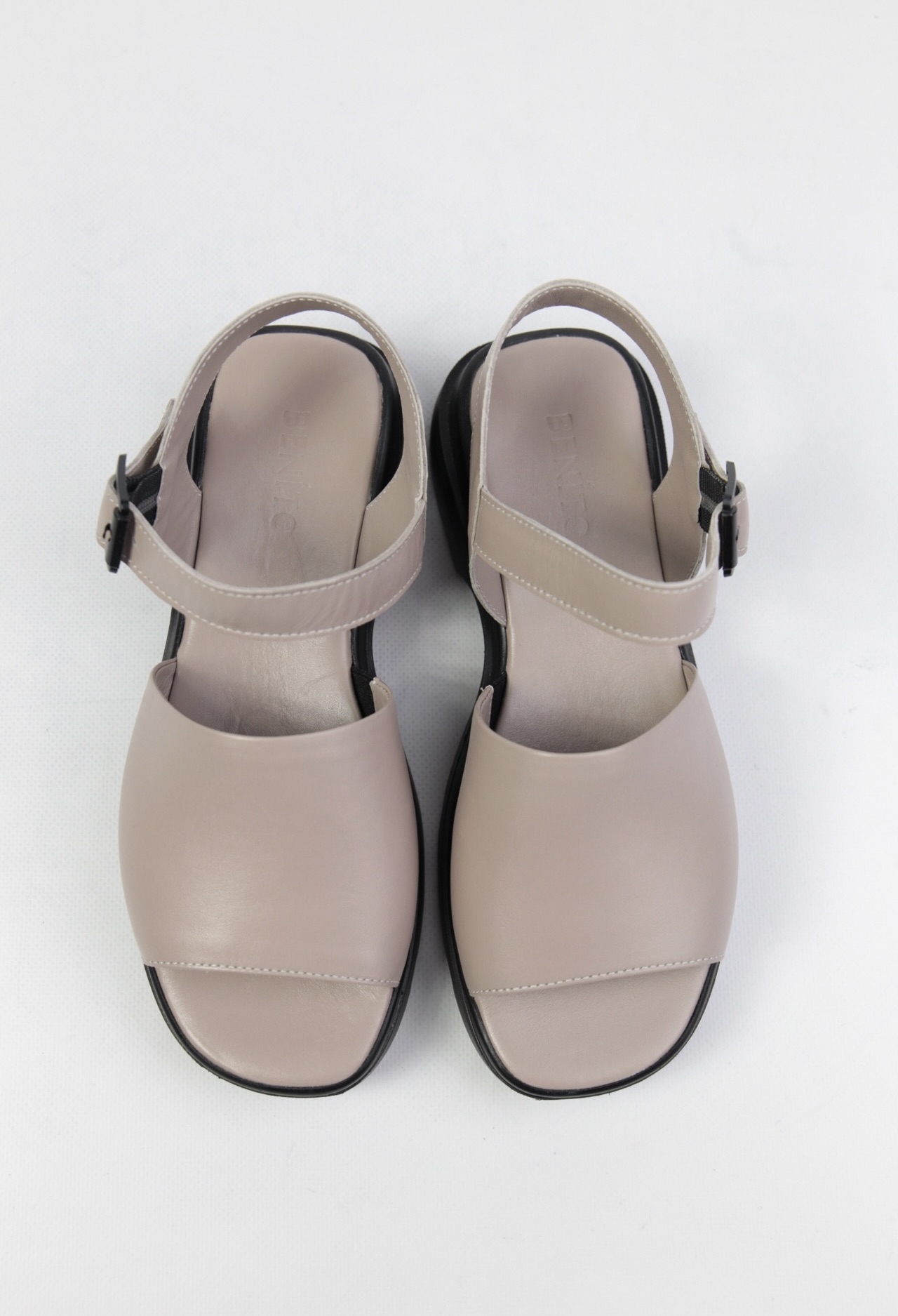 картинка Босоножки кожаные Benito от магазина Pratik