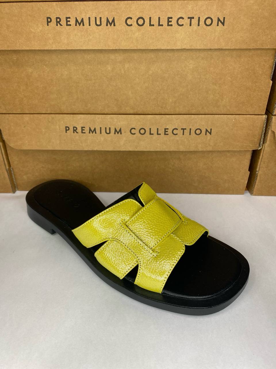 картинка Шлепанцы кожаные Benito от магазина Pratik