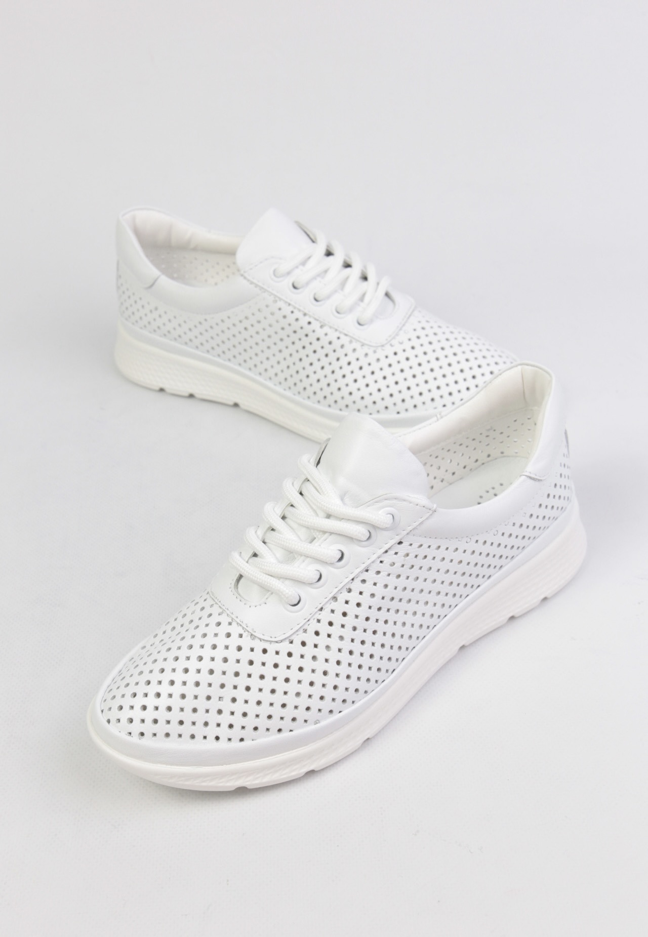 картинка Кроссовки кожаные Benito от магазина Pratik