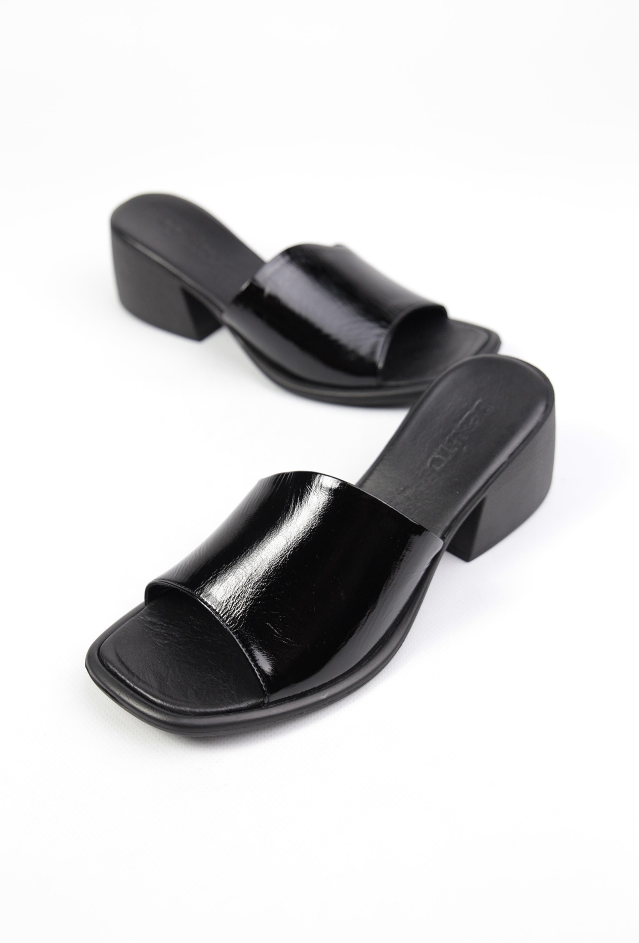 картинка Сабо кожаные Benito от магазина Pratik