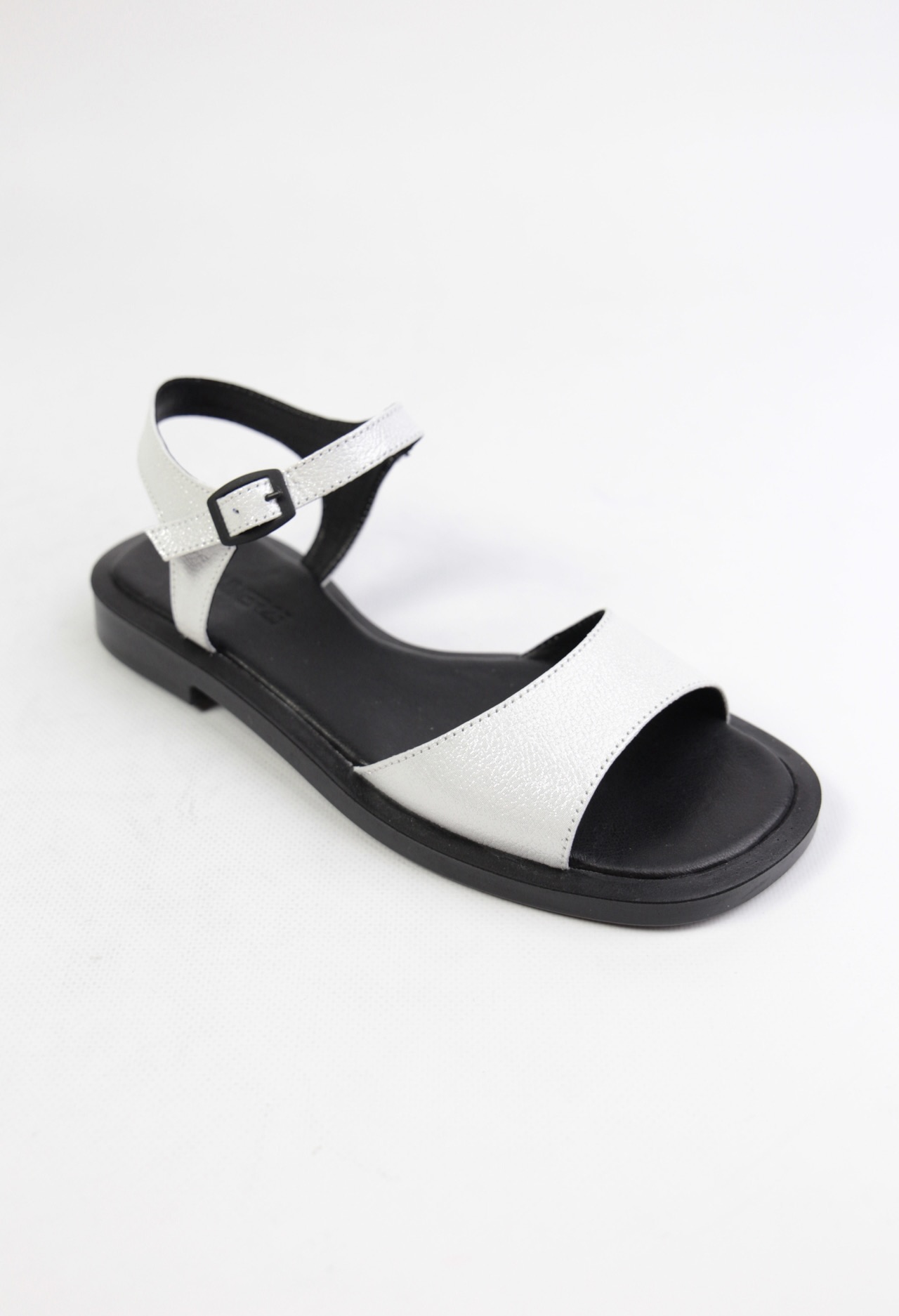 картинка Сандалии кожаные Benito от магазина Pratik