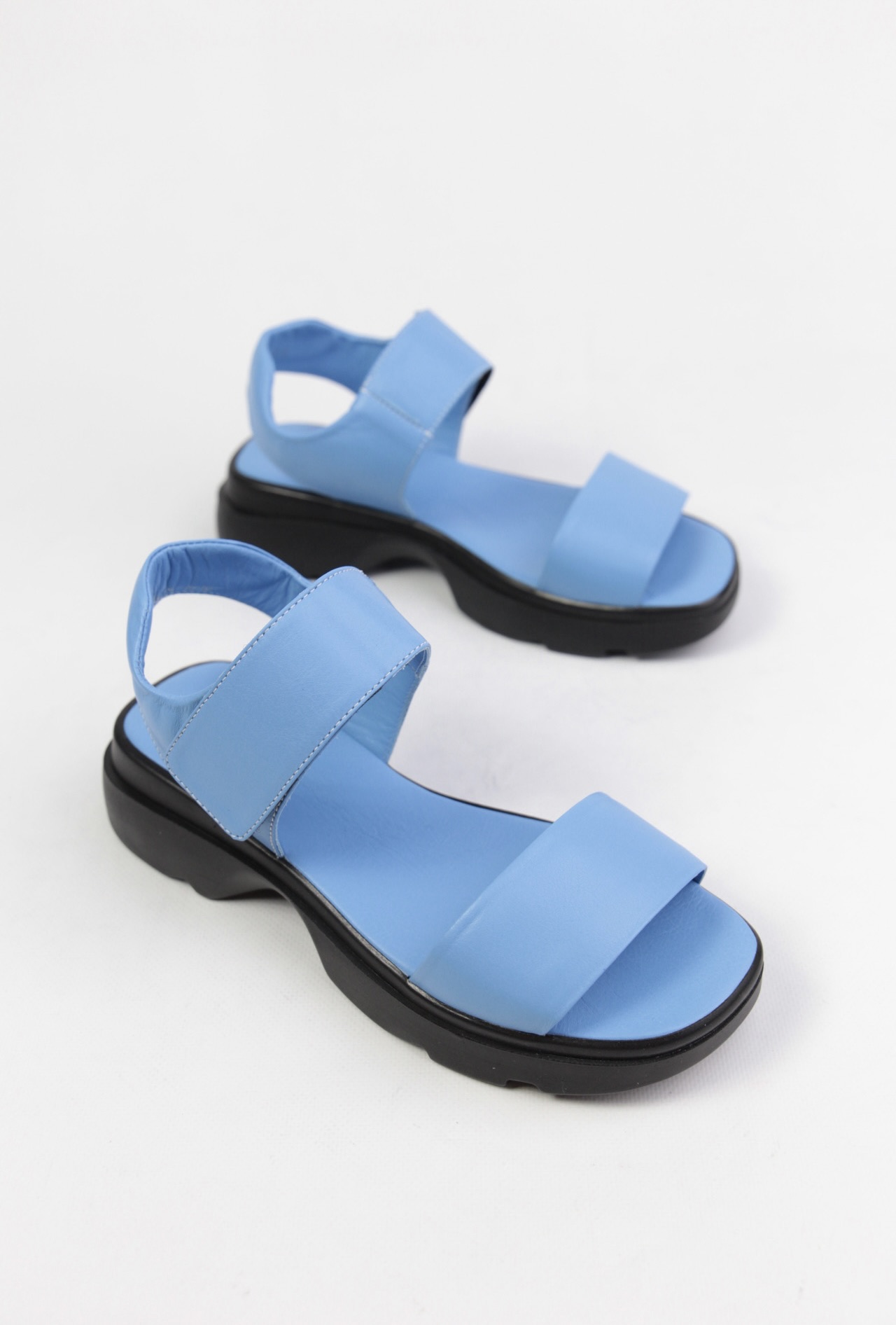 картинка Босоножки кожаные Benito от магазина Pratik