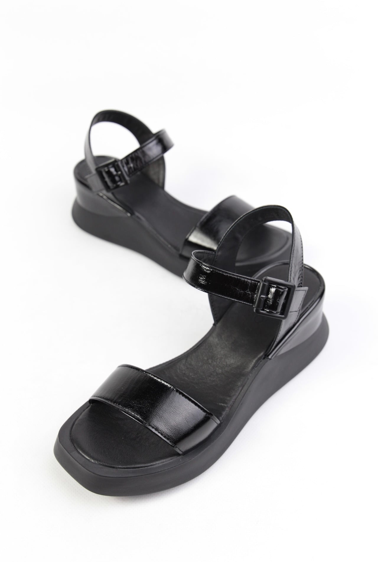 картинка Босоножки кожаные Benito от магазина Pratik