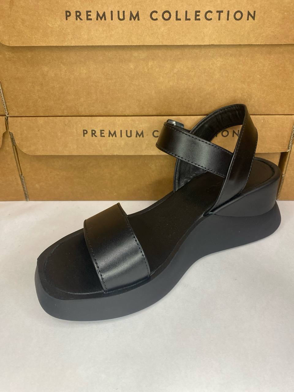 картинка Босоножки кожаные Benito от магазина Pratik