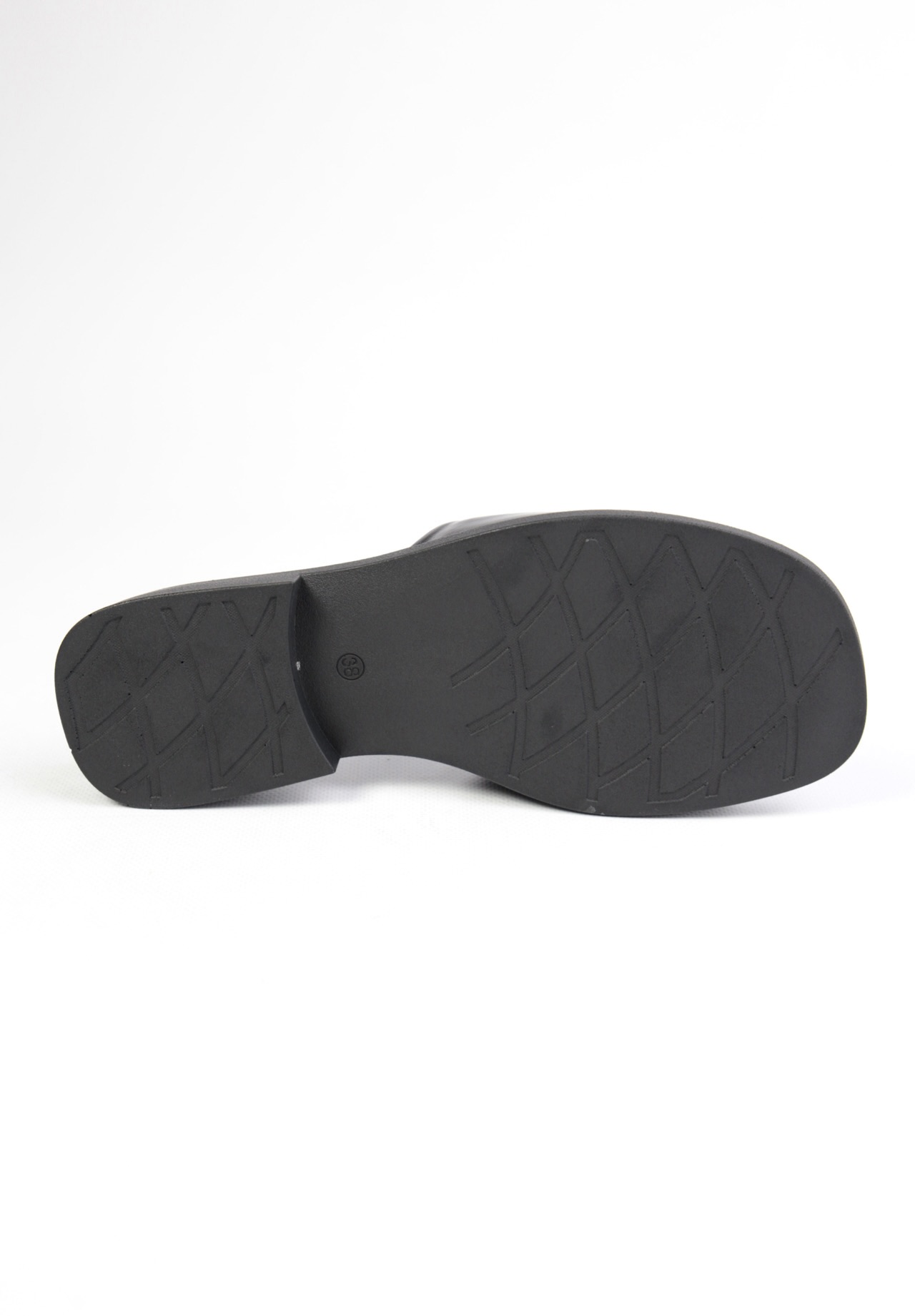 картинка Шлепанцы кожаные Benito от магазина Pratik