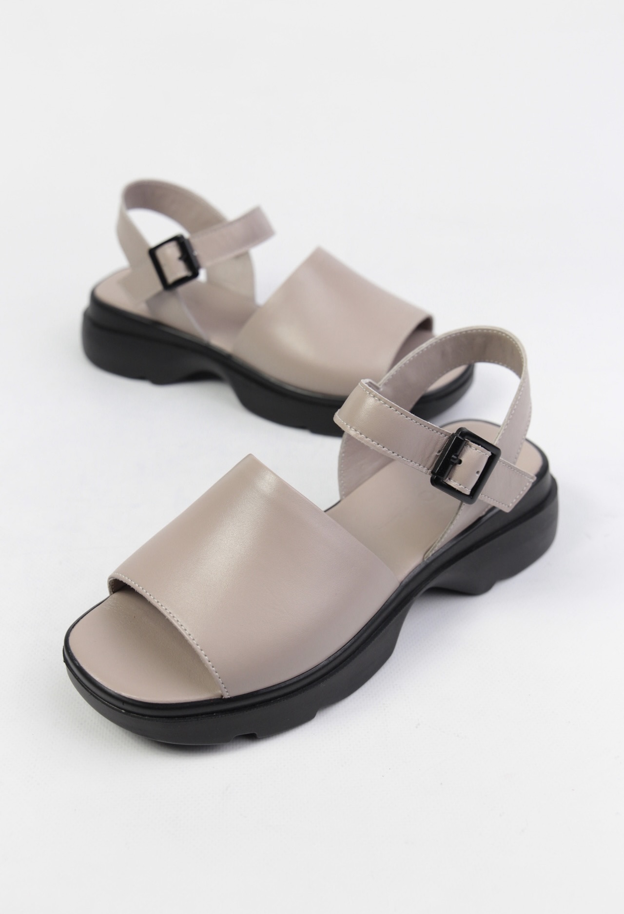 картинка Босоножки кожаные Benito от магазина Pratik