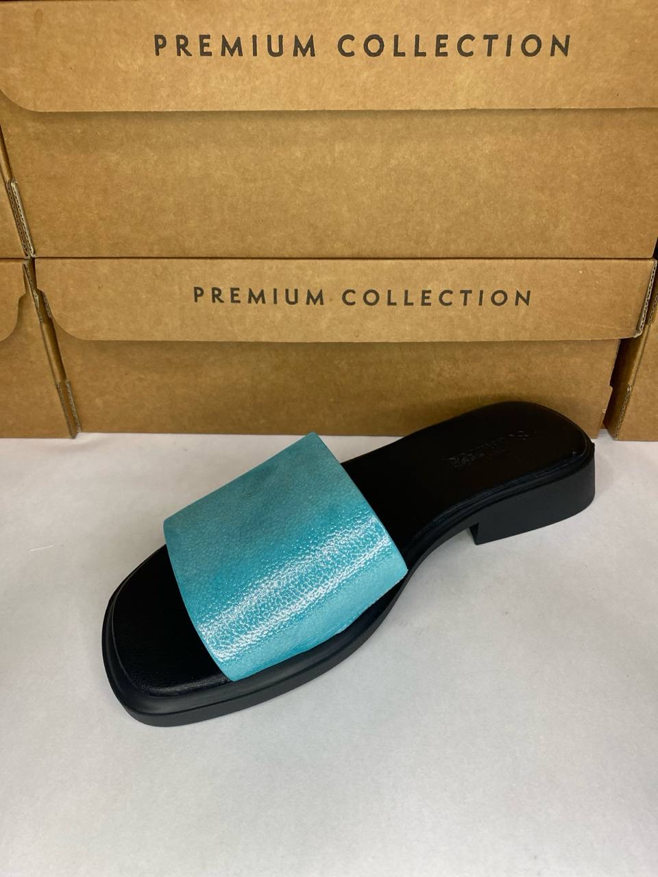 картинка Шлепанцы кожаные Benito от магазина Pratik