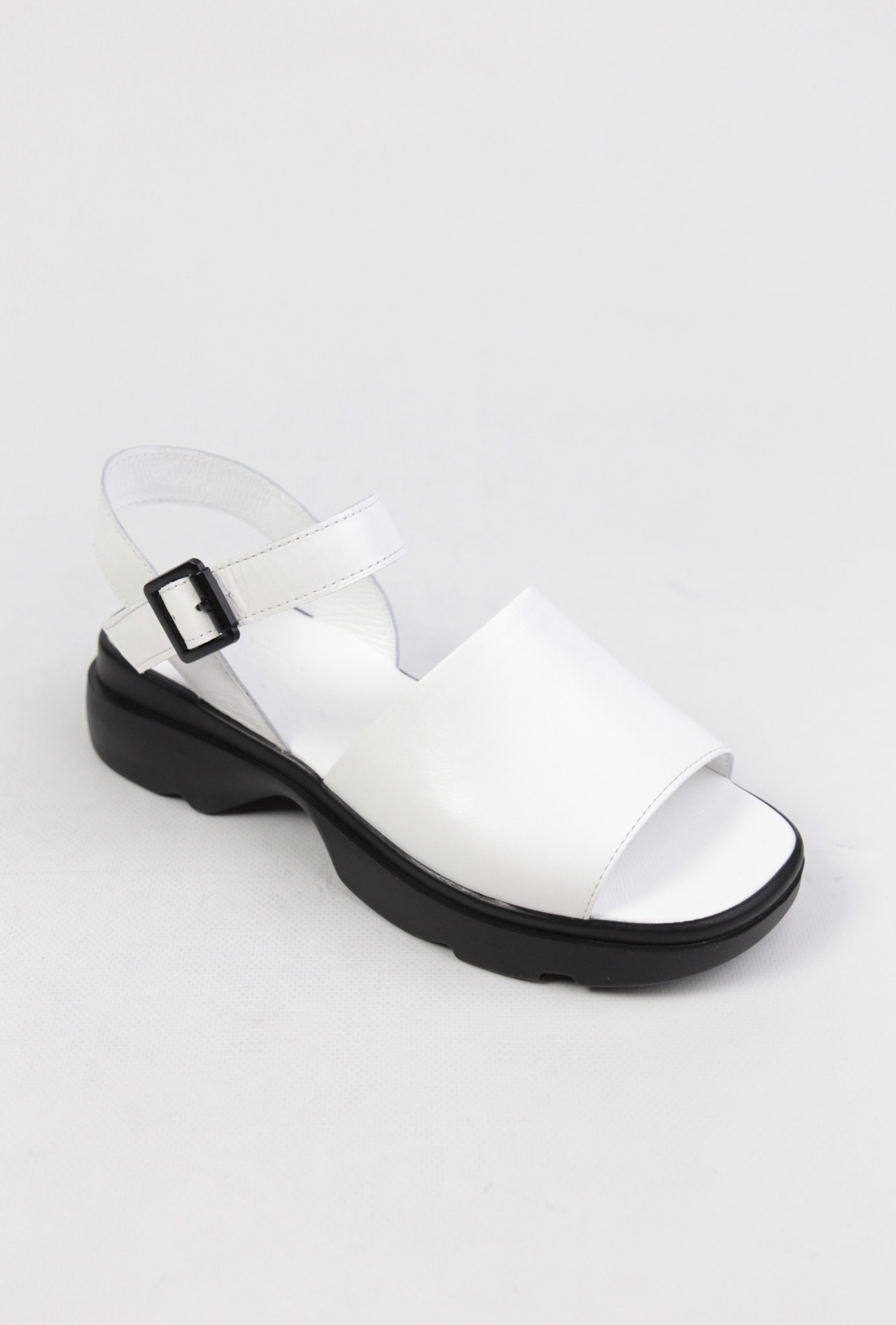 картинка Босоножки кожаные Benito от магазина Pratik