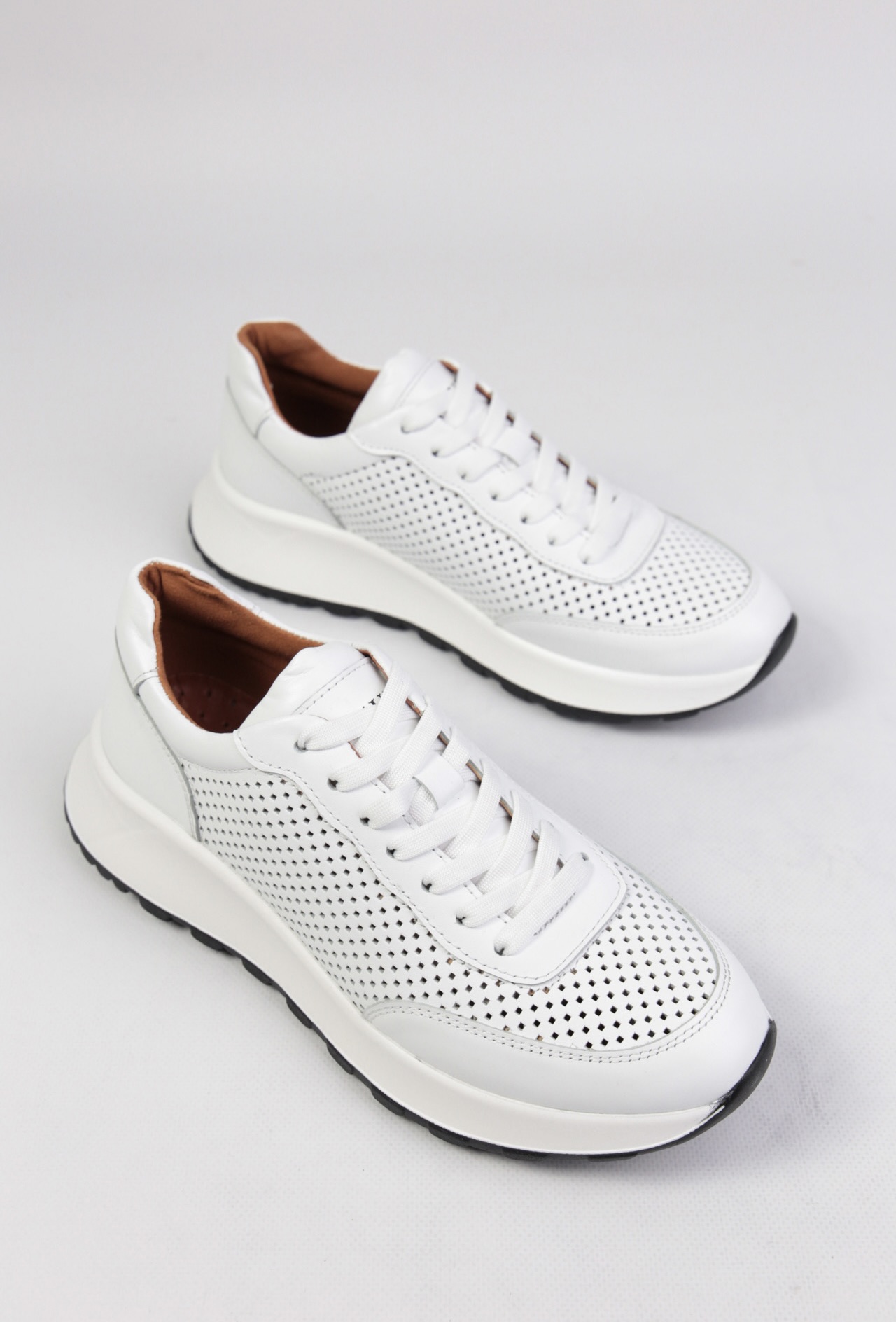 картинка Кроссовки кожаные Benito от магазина Pratik