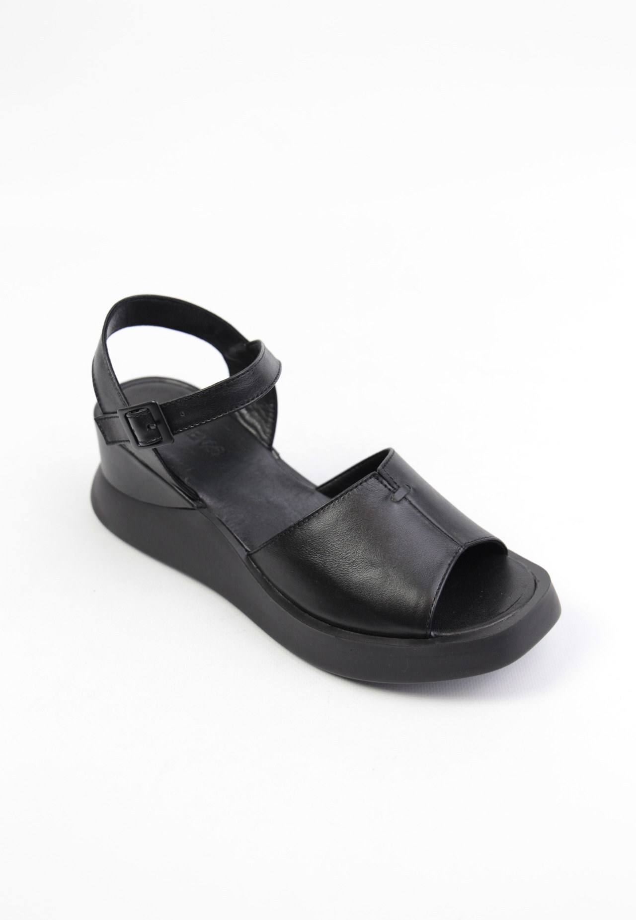 картинка Босоножки кожаные Benito от магазина Pratik