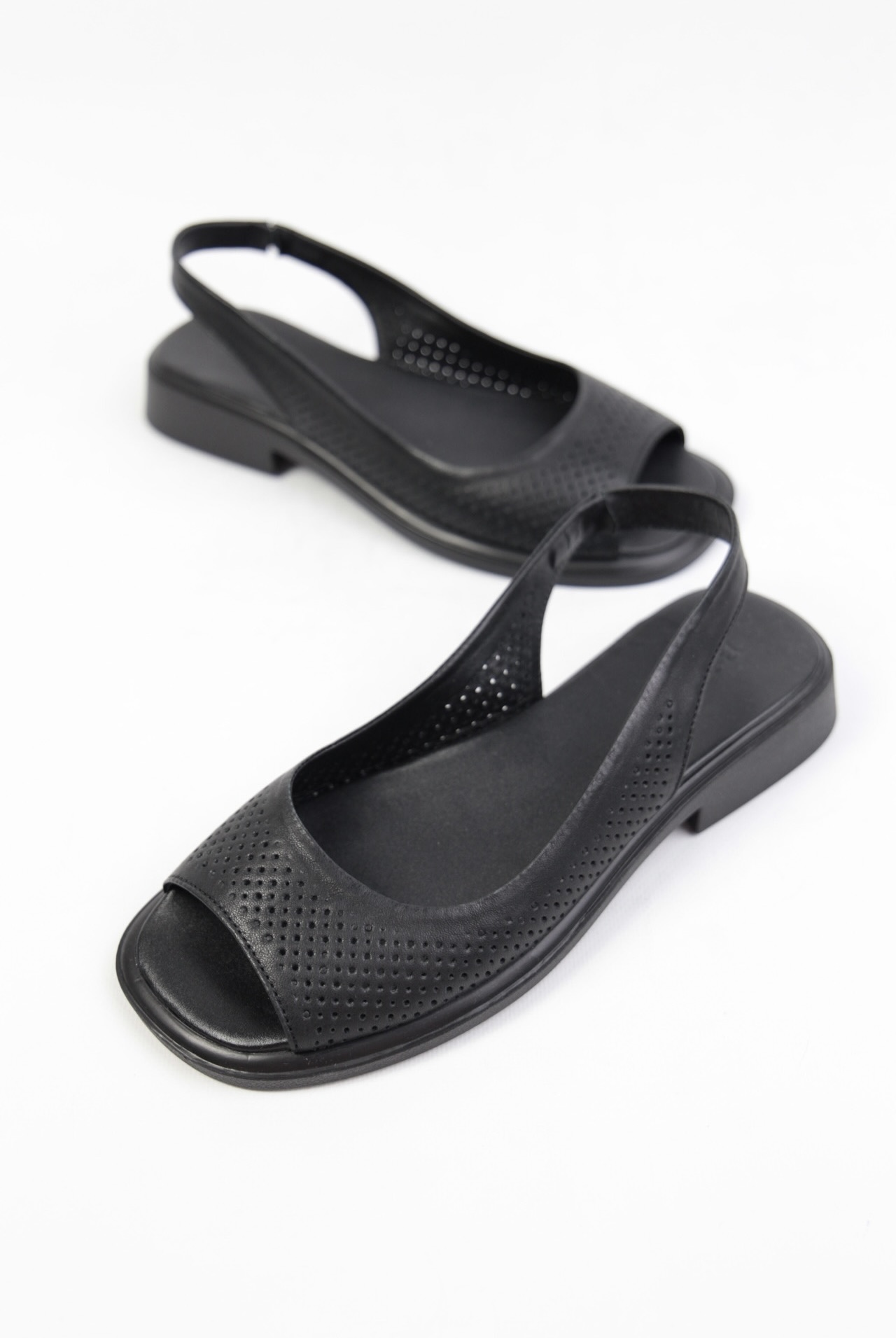 картинка Сандалии кожаные Benito от магазина Pratik