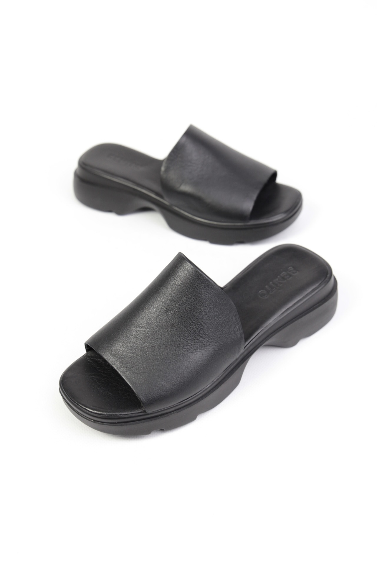 картинка Шлепанцы кожаные Benito от магазина Pratik