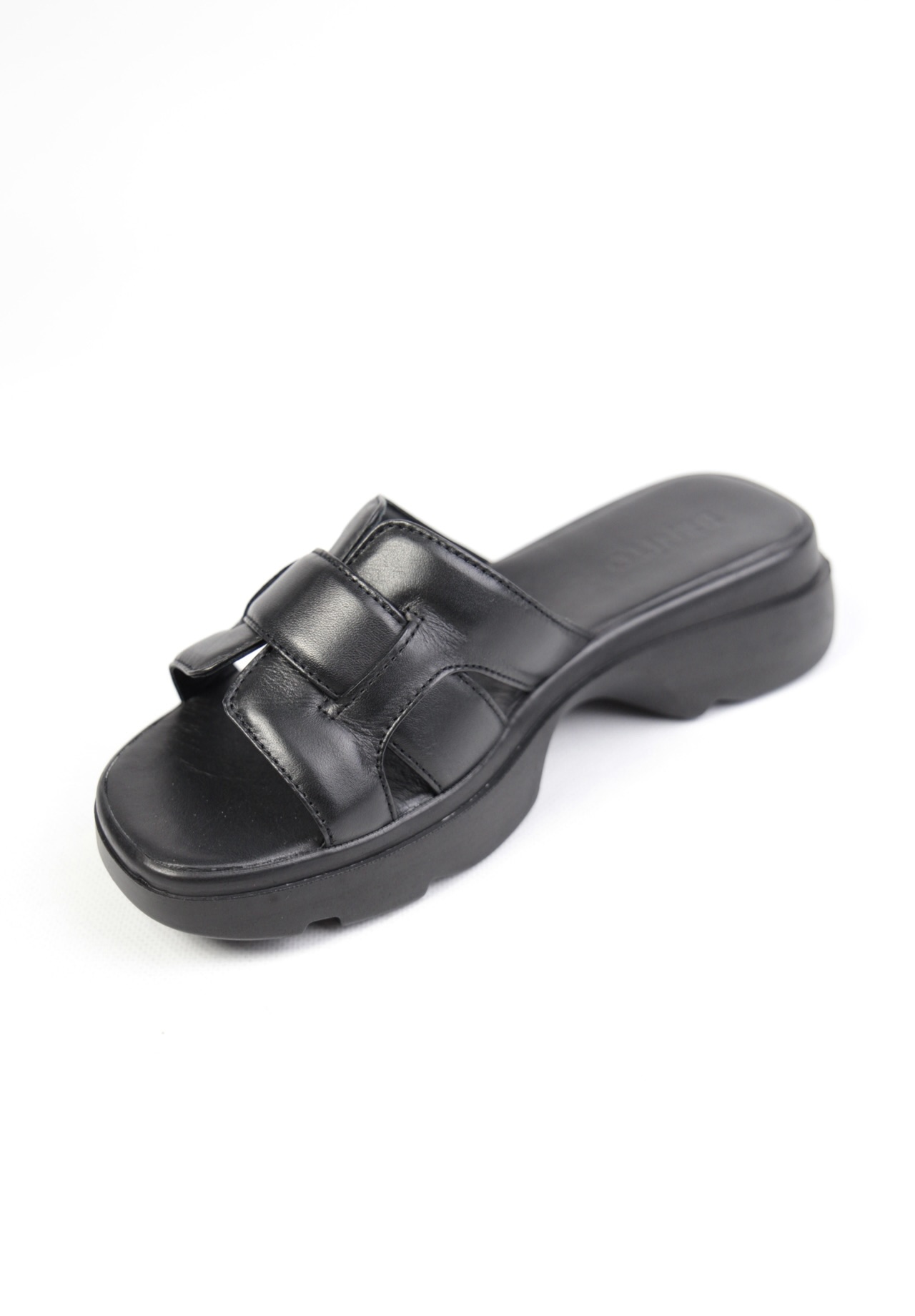 картинка Шлепанцы кожаные Benito от магазина Pratik