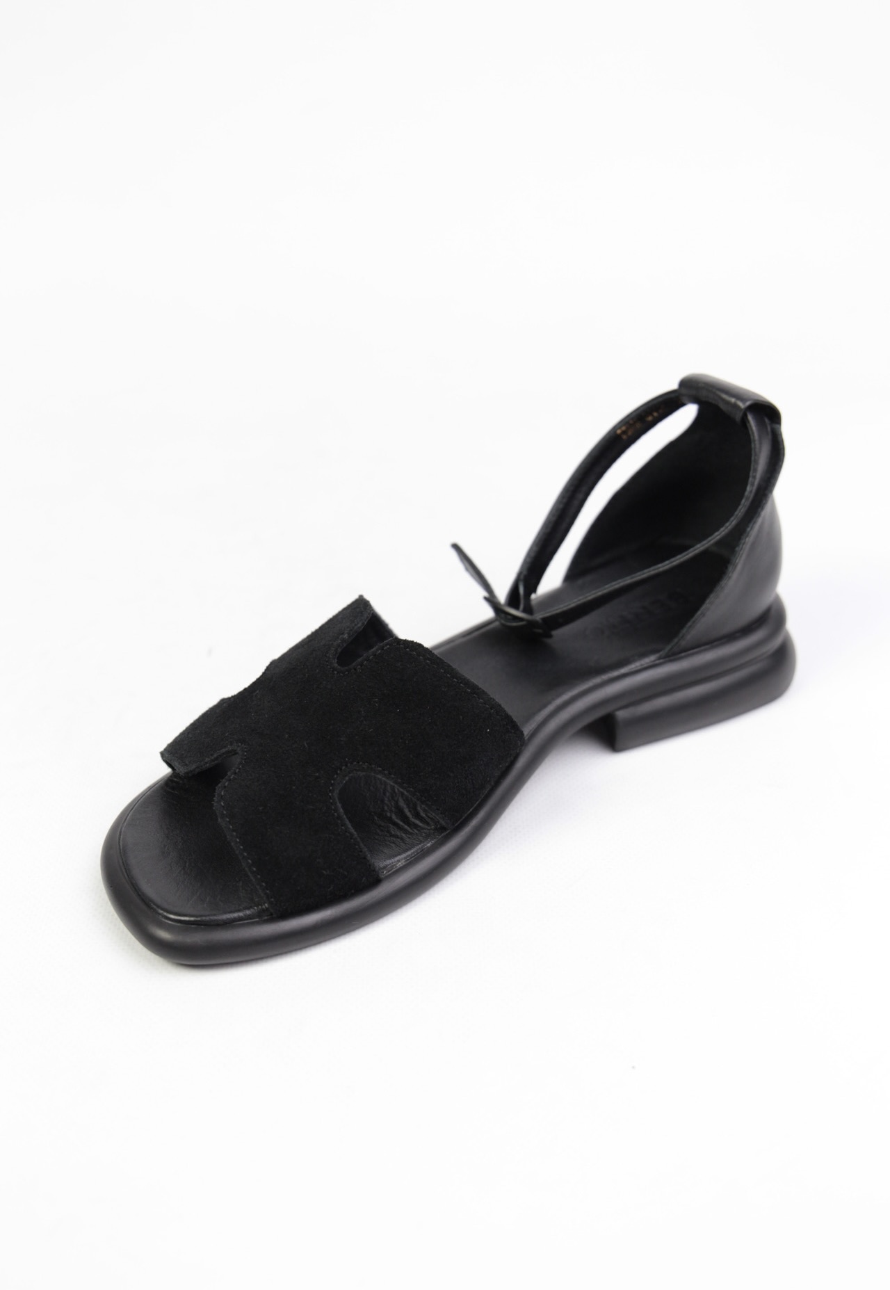 картинка Сандалии замшевые Benito от магазина Pratik