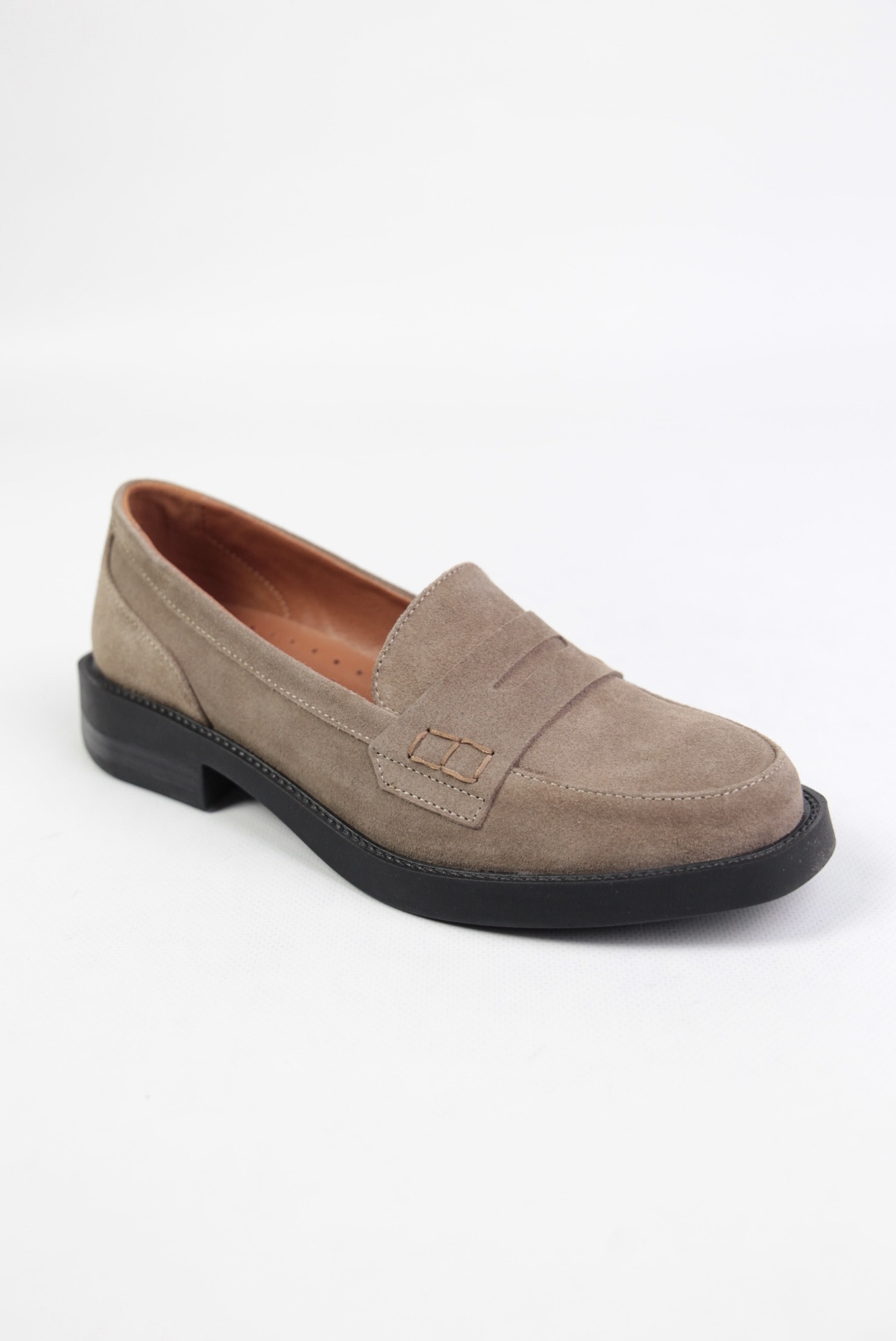 картинка Лоферы замшевые Benito от магазина Pratik