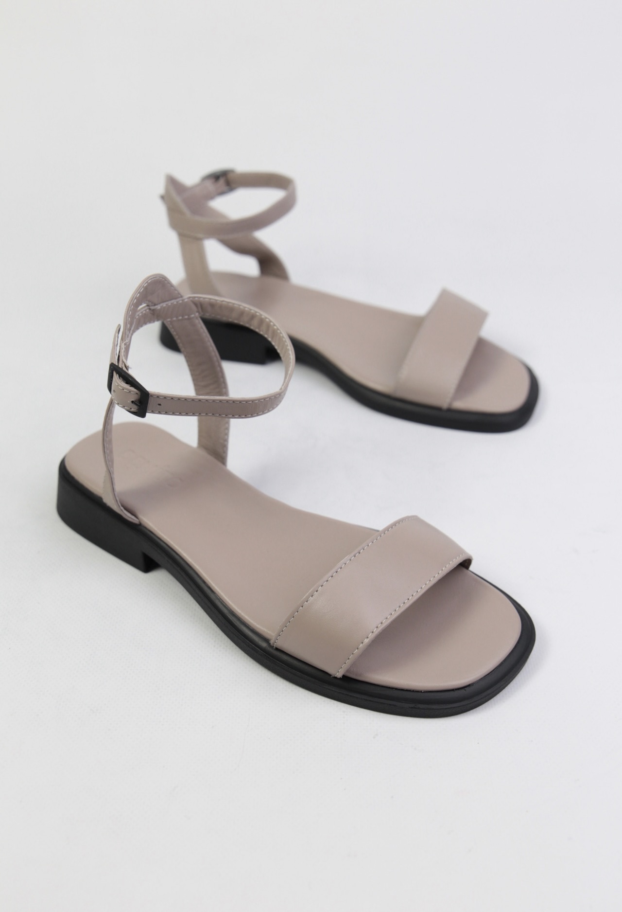 картинка Сандалии кожаные Benito от магазина Pratik