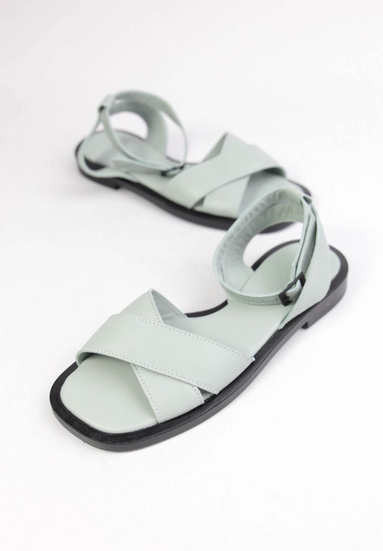 картинка Сандалии кожаные Benito от магазина Pratik