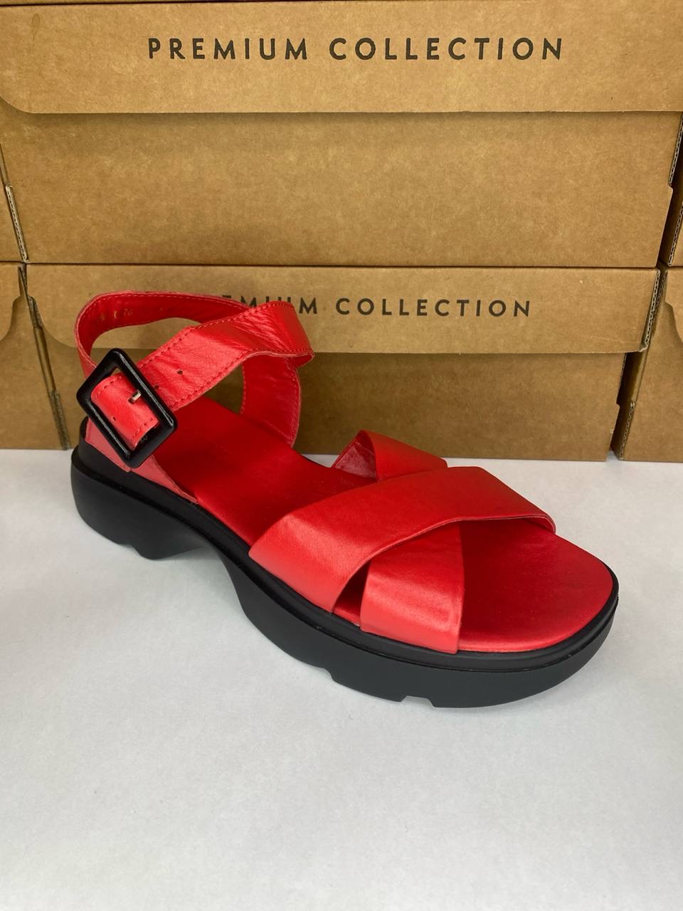 картинка Босоножки кожаные Benito от магазина Pratik