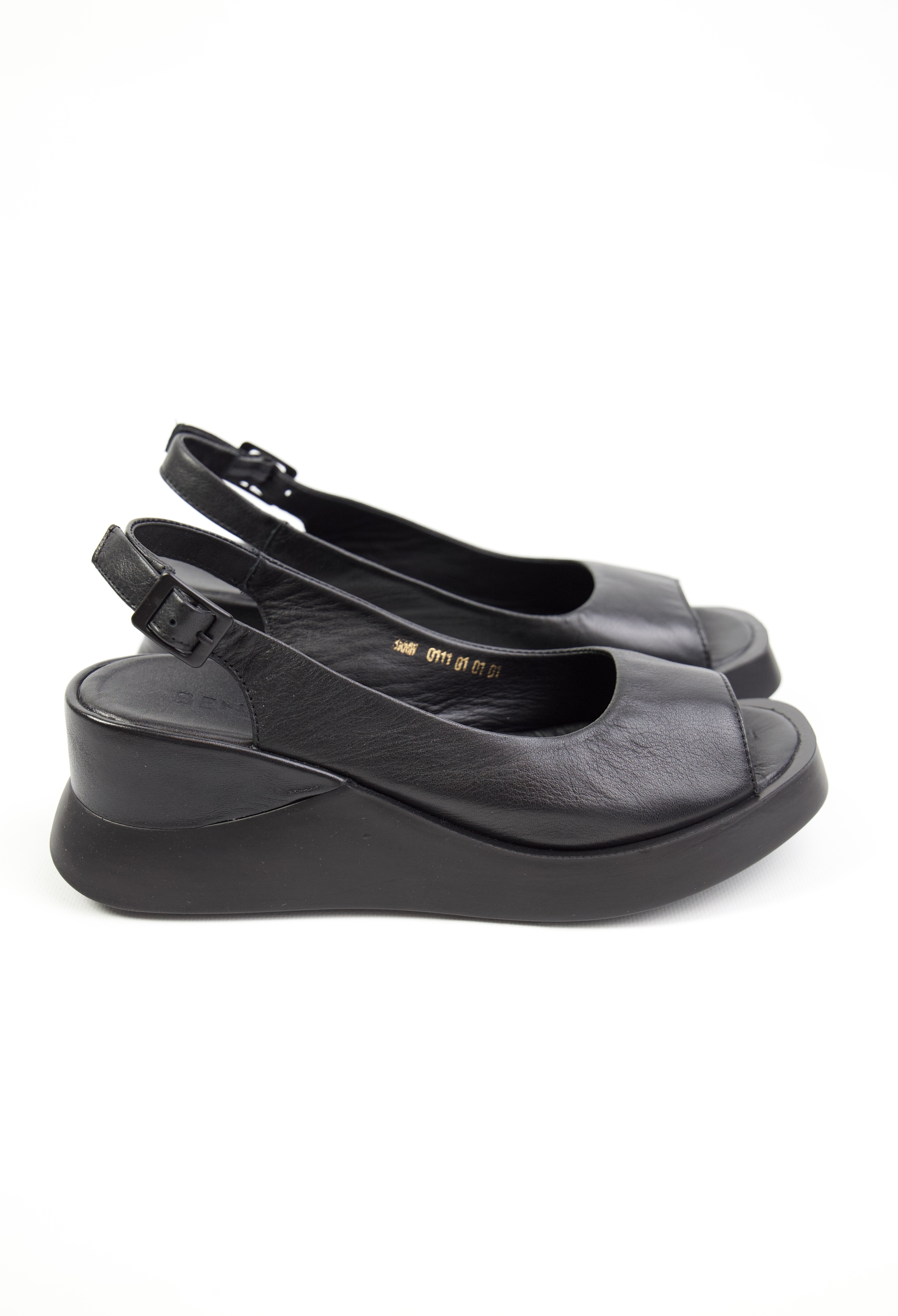 картинка Босоножки кожаные Benito от магазина Pratik