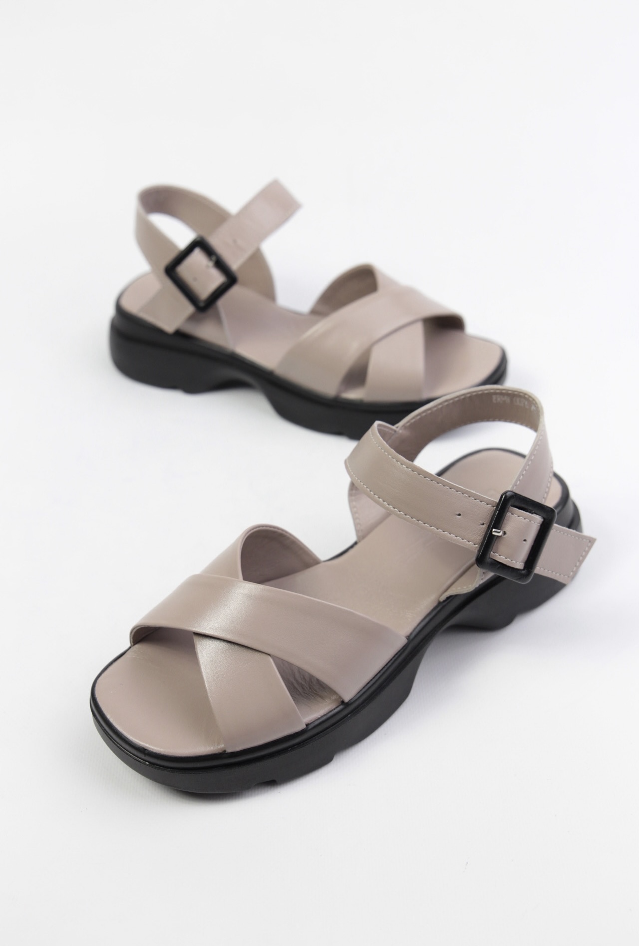 картинка Босоножки кожаные Benito от магазина Pratik