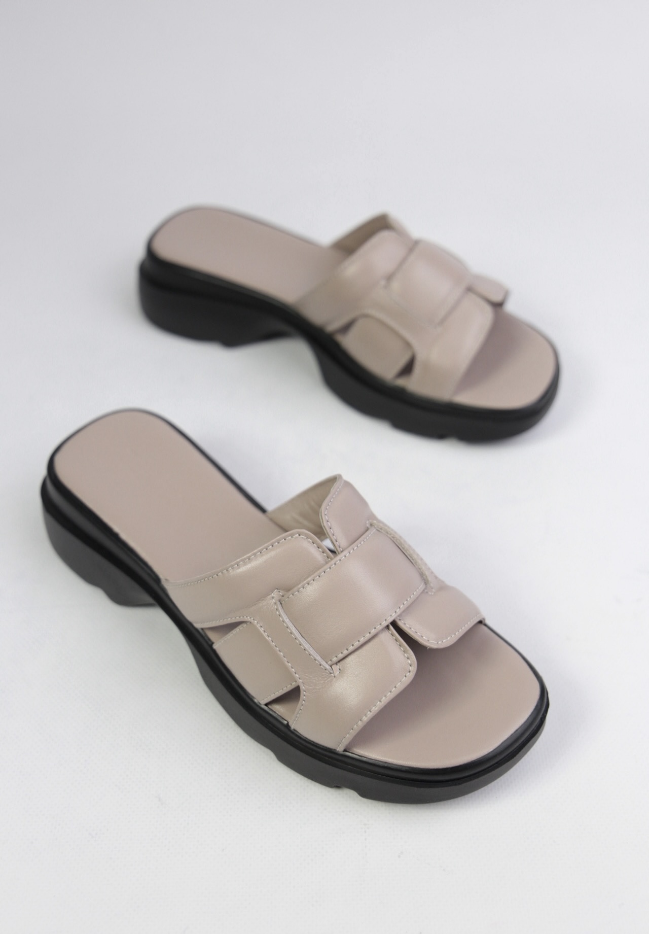 картинка Шлепанцы кожаные Benito от магазина Pratik