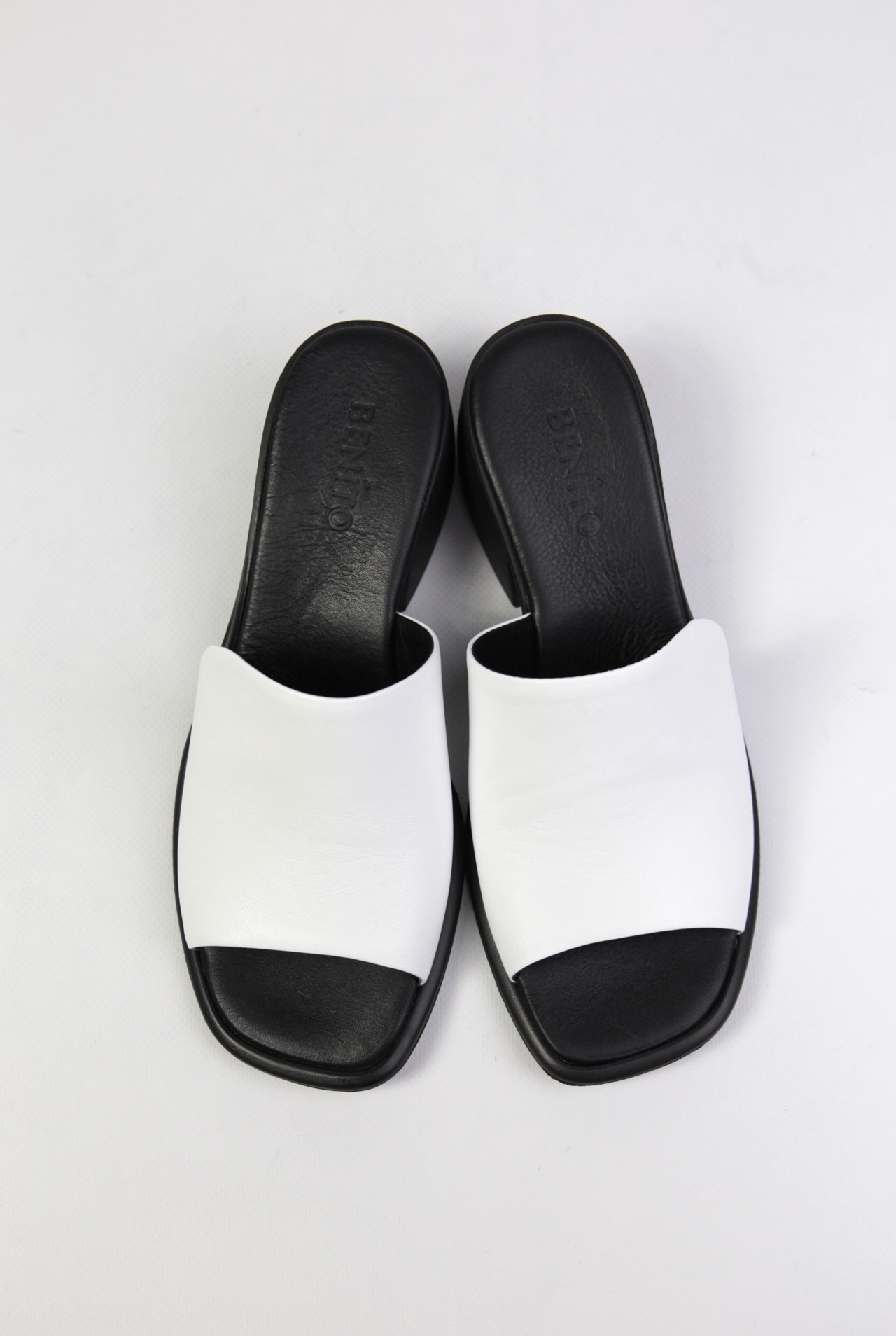 картинка Сабо кожаные Benito от магазина Pratik