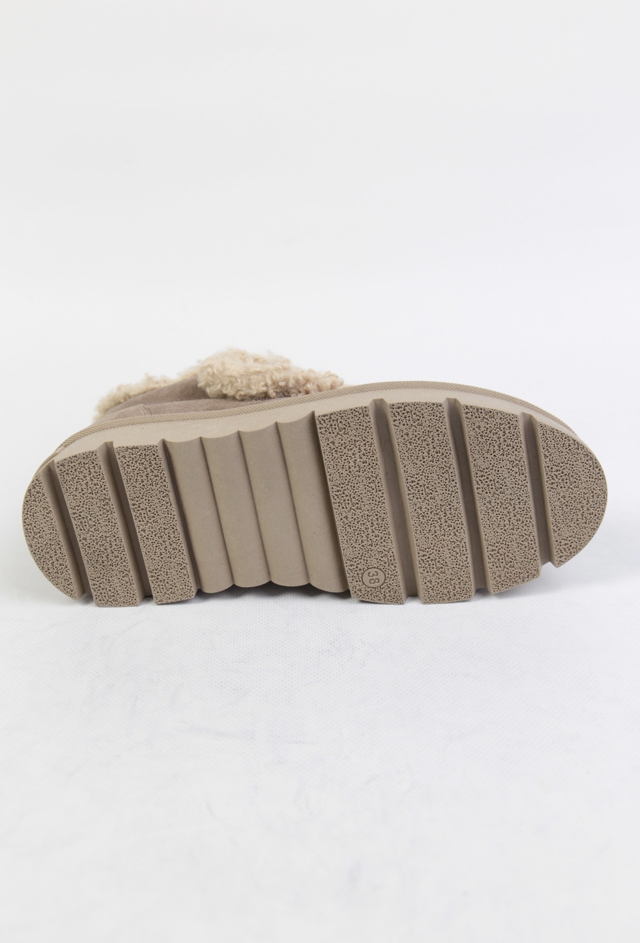 картинка Ботинки замшевые Benito от магазина Pratik