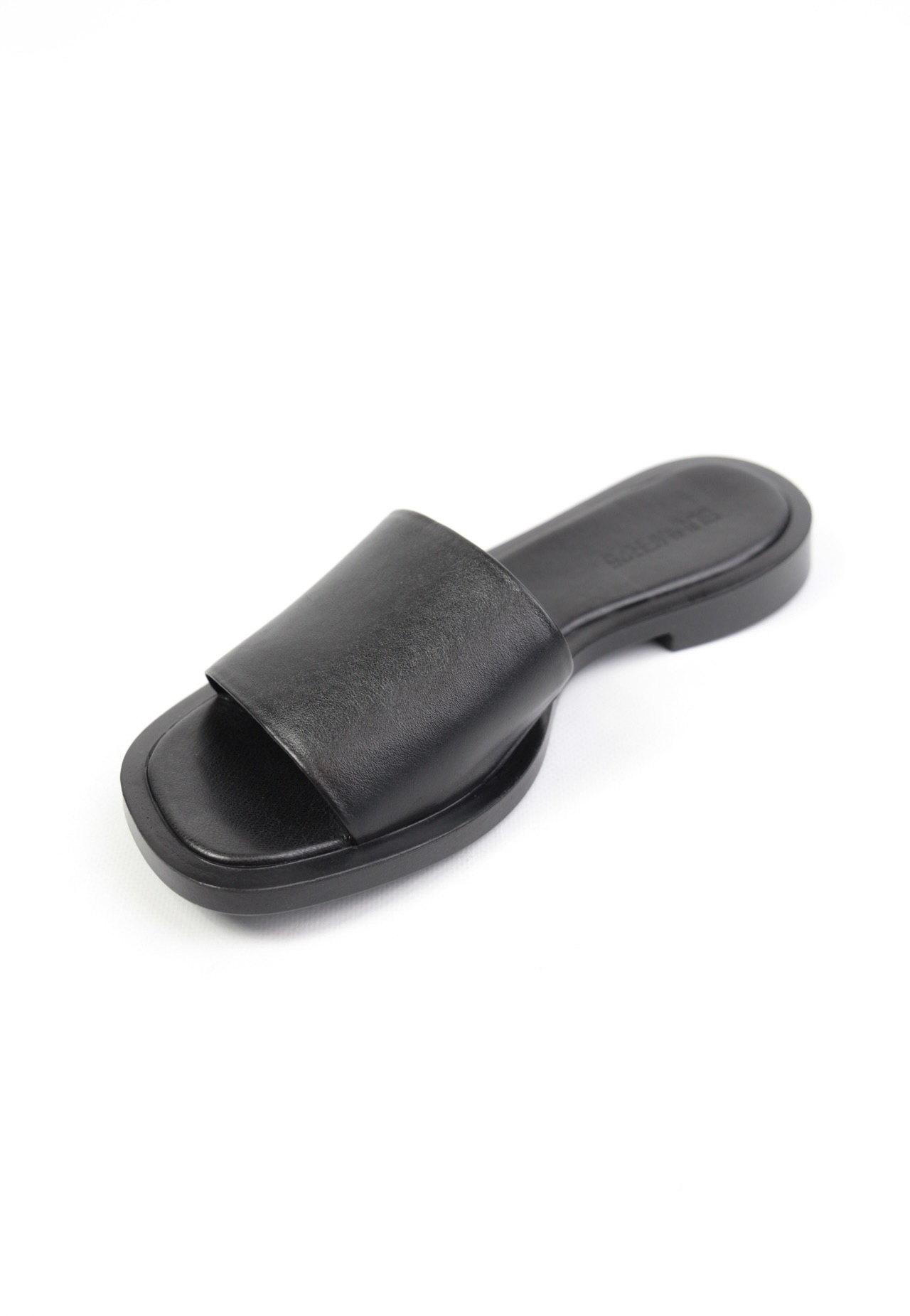 картинка Шлепанцы кожаные Benito от магазина Pratik