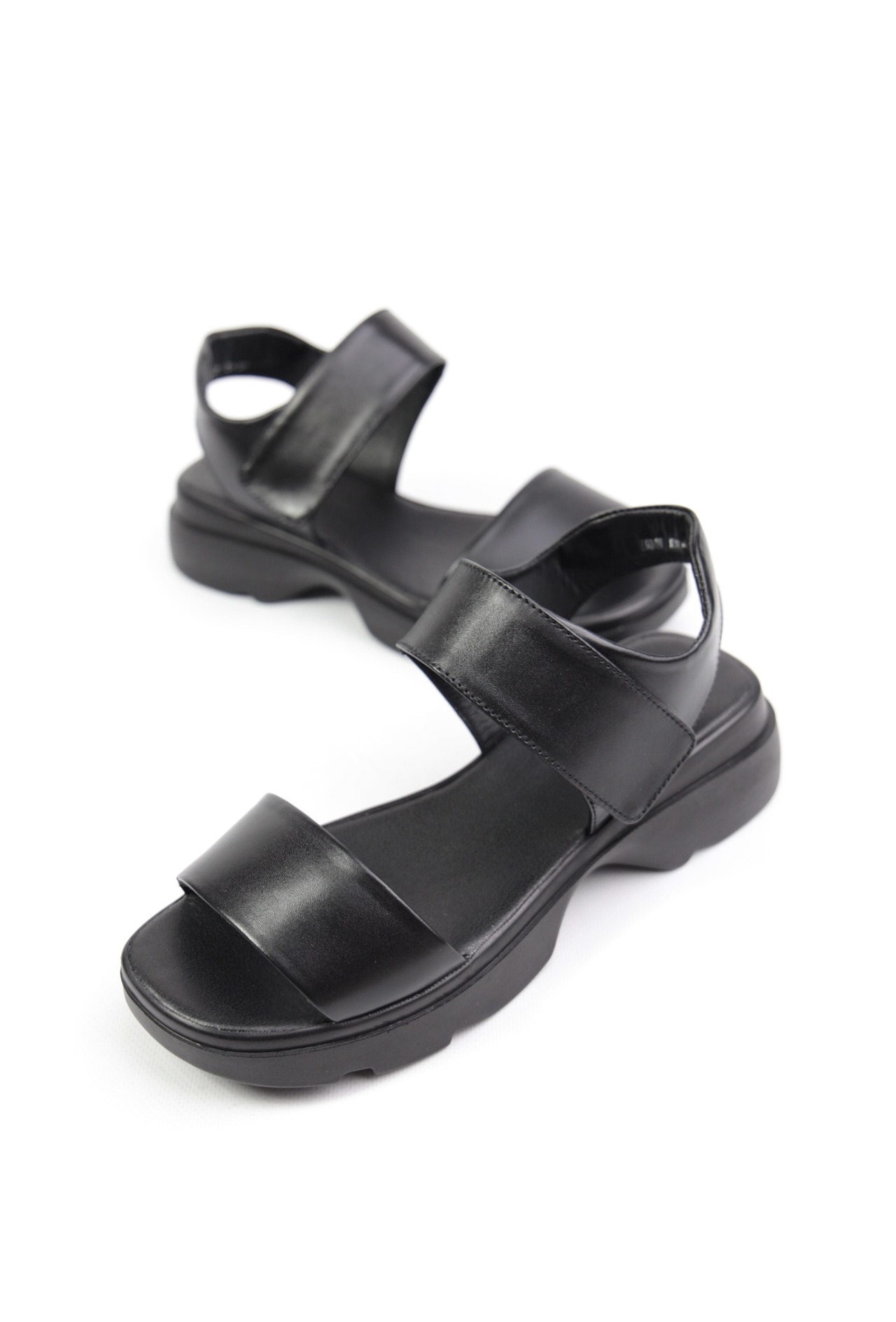 картинка Босоножки кожаные Benito от магазина Pratik