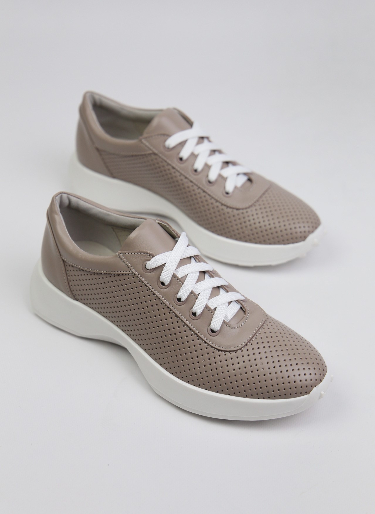 картинка Кроссовки кожаные Benito от магазина Pratik