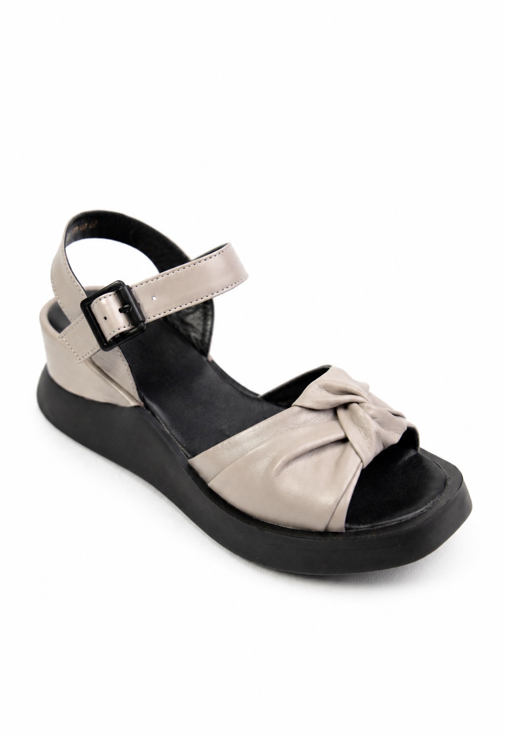 картинка Босоножки кожаные Benito от магазина Pratik