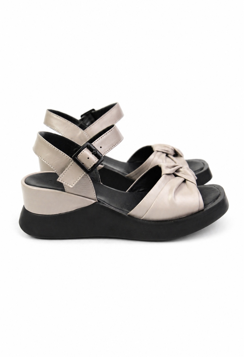 картинка Босоножки кожаные Benito от магазина Pratik