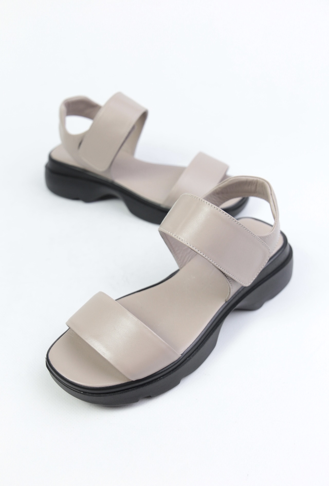 картинка Босоножки кожаные Benito от магазина Pratik