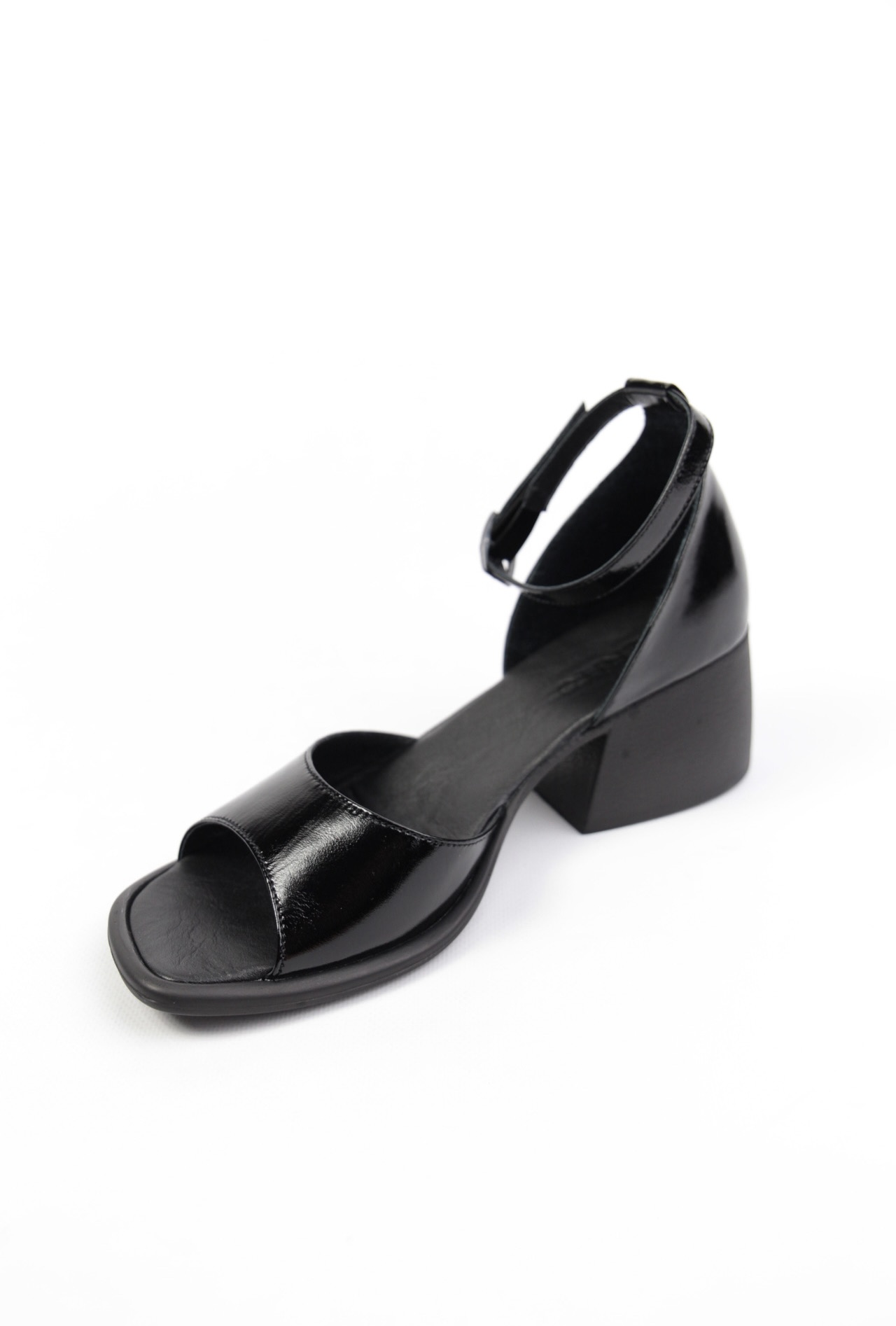 картинка Босоножки кожаные Benito от магазина Pratik