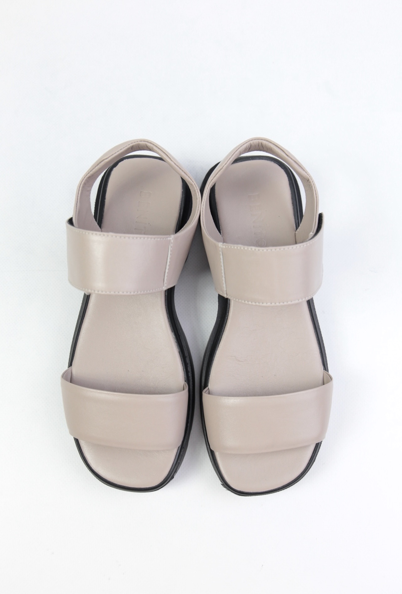 картинка Босоножки кожаные Benito от магазина Pratik