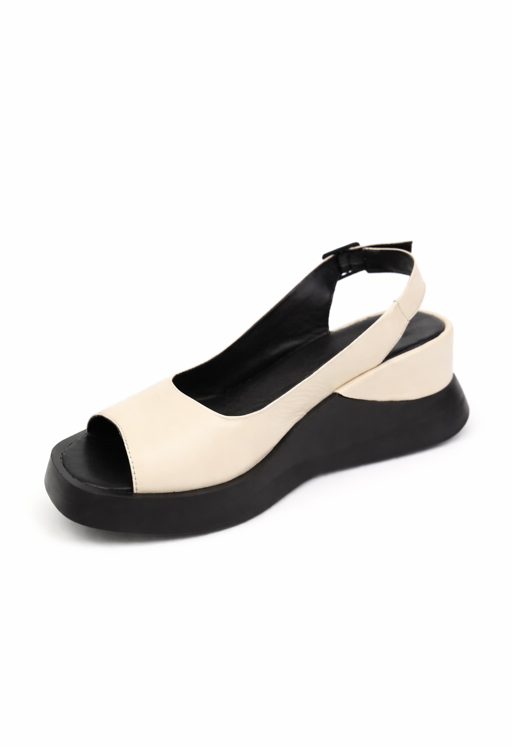 картинка Босоножки кожаные Benito от магазина Pratik