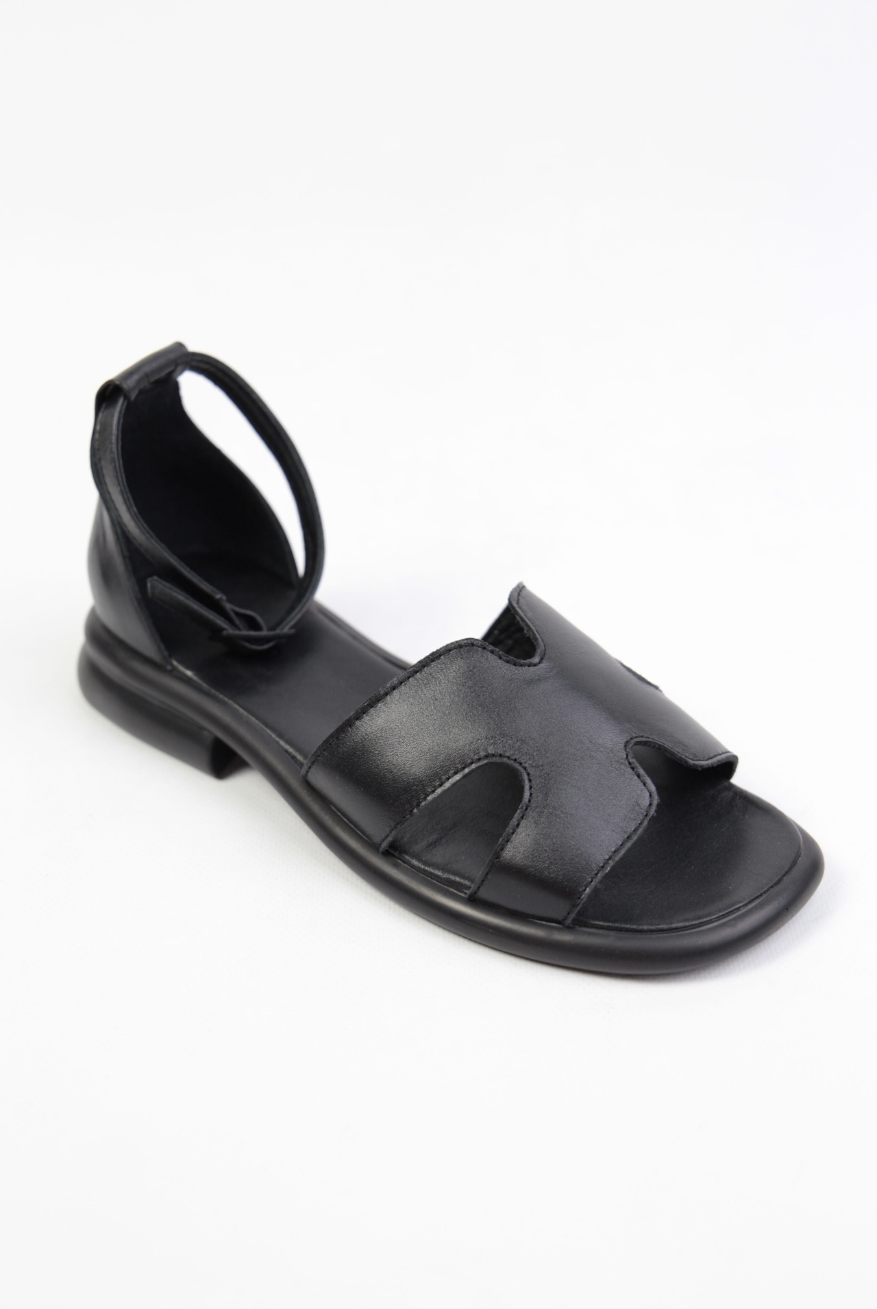 картинка Сандалии кожаные Benito от магазина Pratik