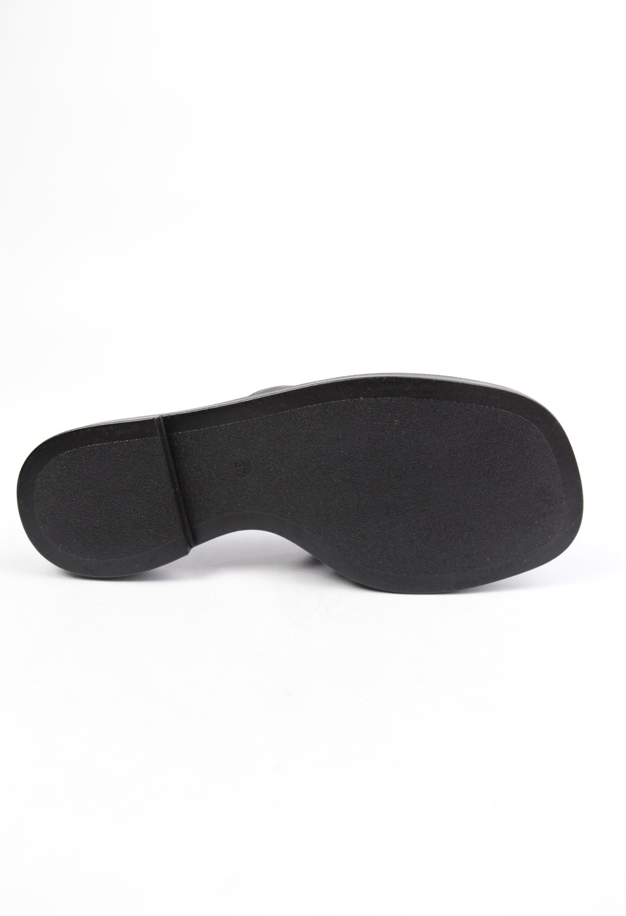 картинка Шлепанцы кожаные Benito от магазина Pratik