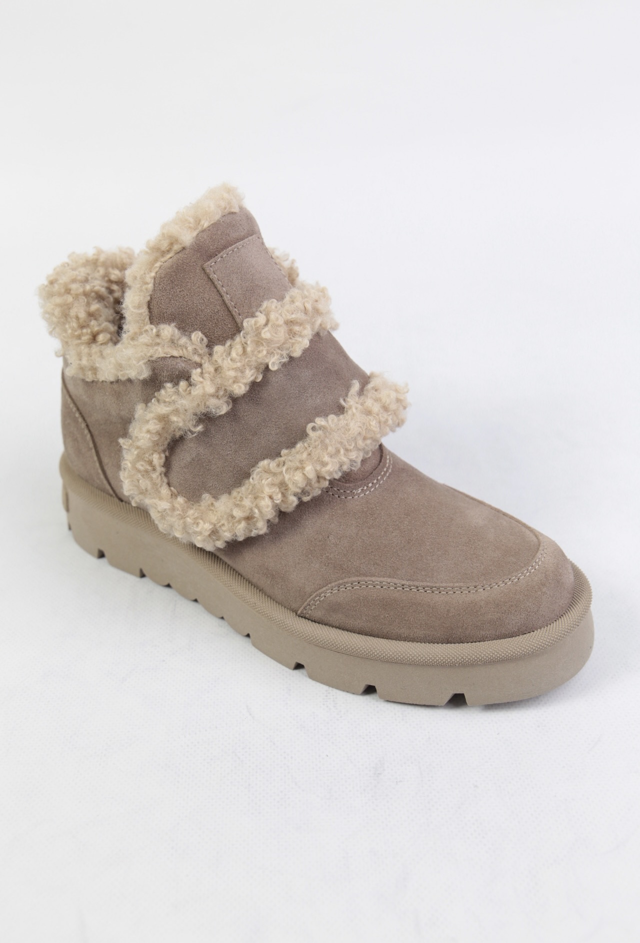 картинка Ботинки замшевые Benito от магазина Pratik