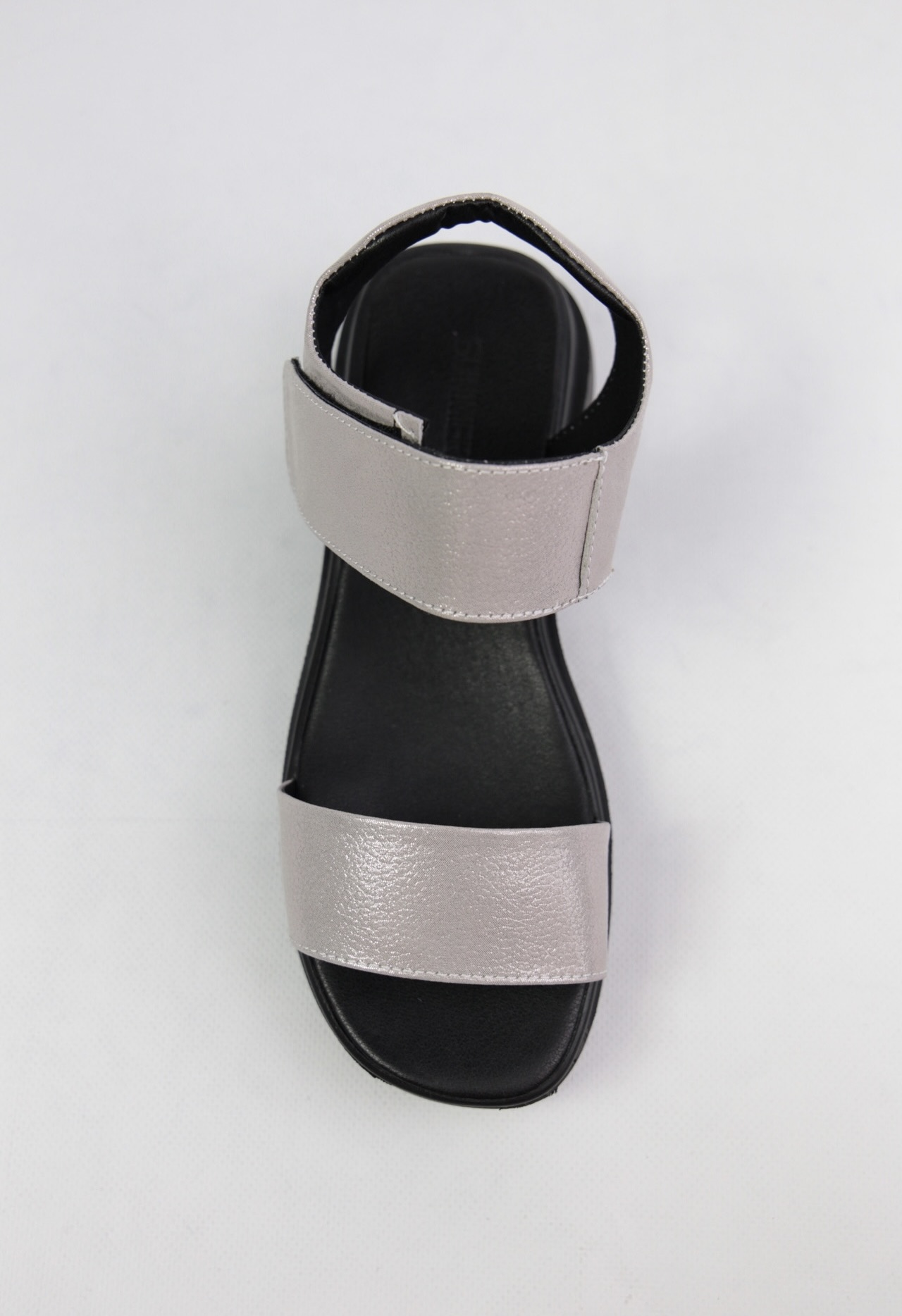 картинка Босоножки кожаные Benito от магазина Pratik