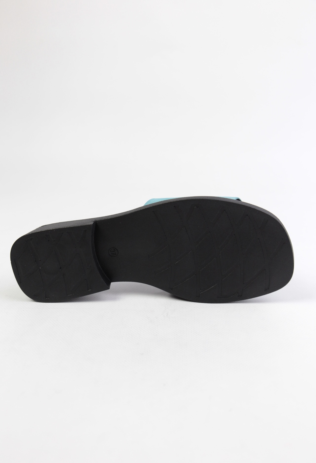 картинка Шлепанцы кожаные Benito от магазина Pratik